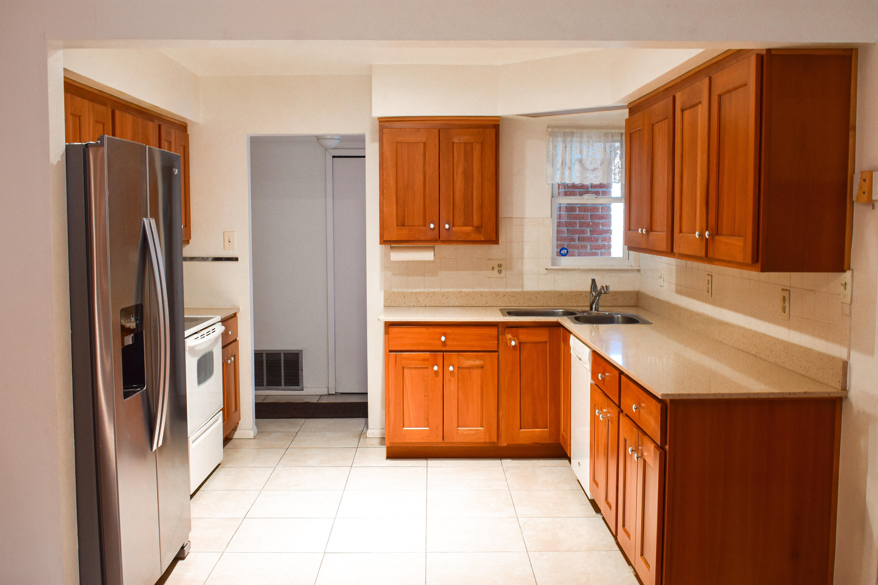 11521 VERSAILLES Avenue NE