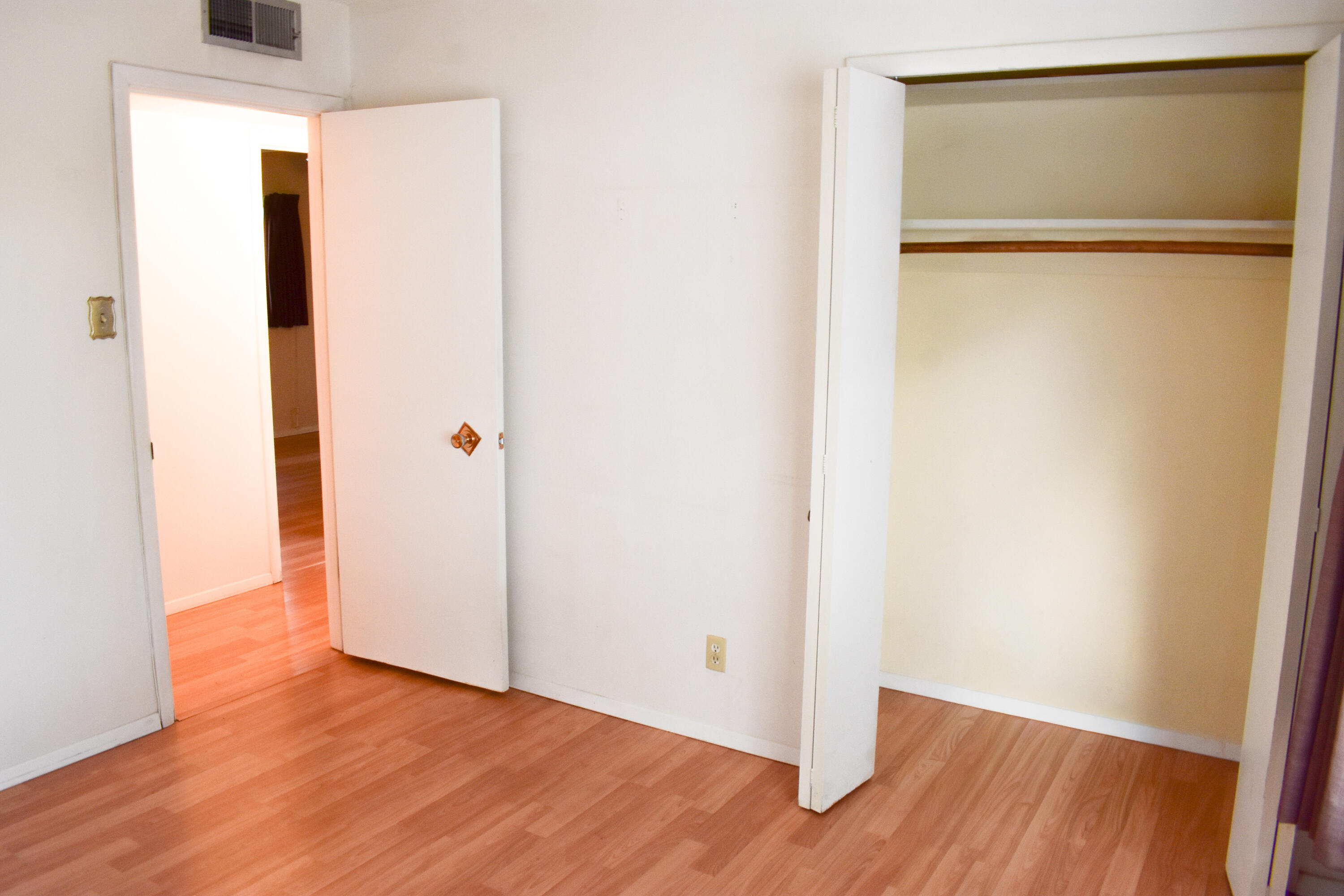 11521 VERSAILLES Avenue NE