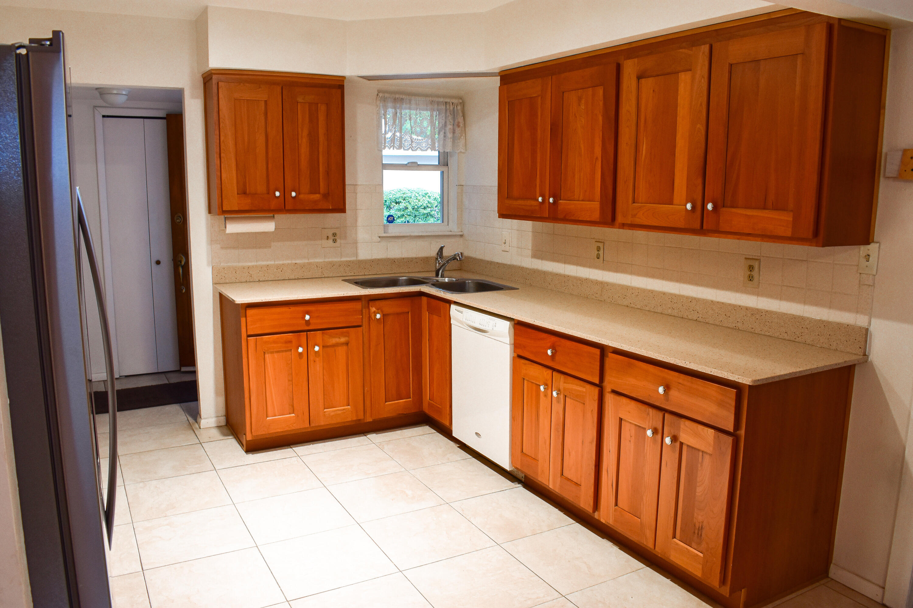 11521 VERSAILLES Avenue NE