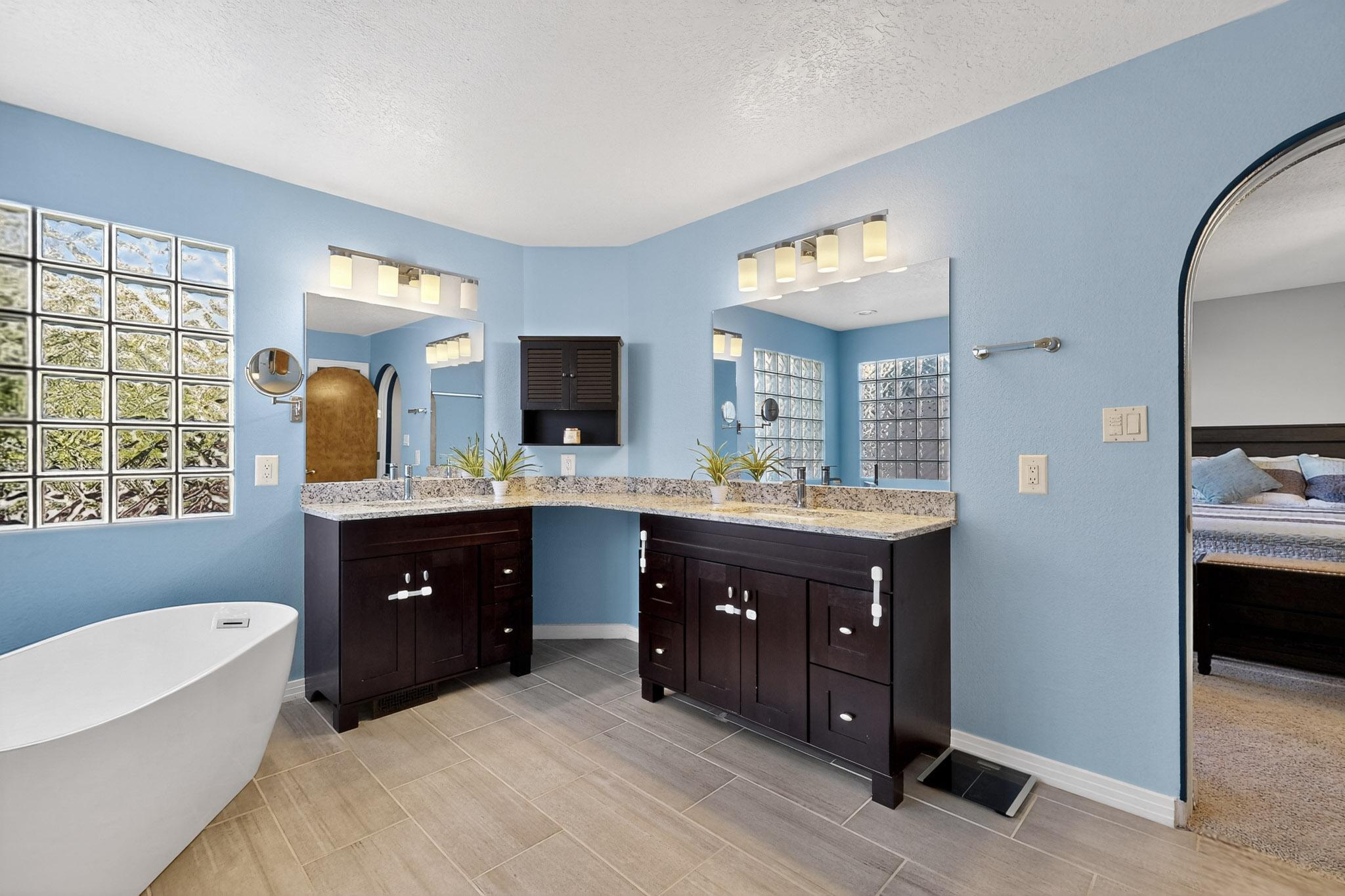 12533 MOUNTAIN RIDGE Place NE