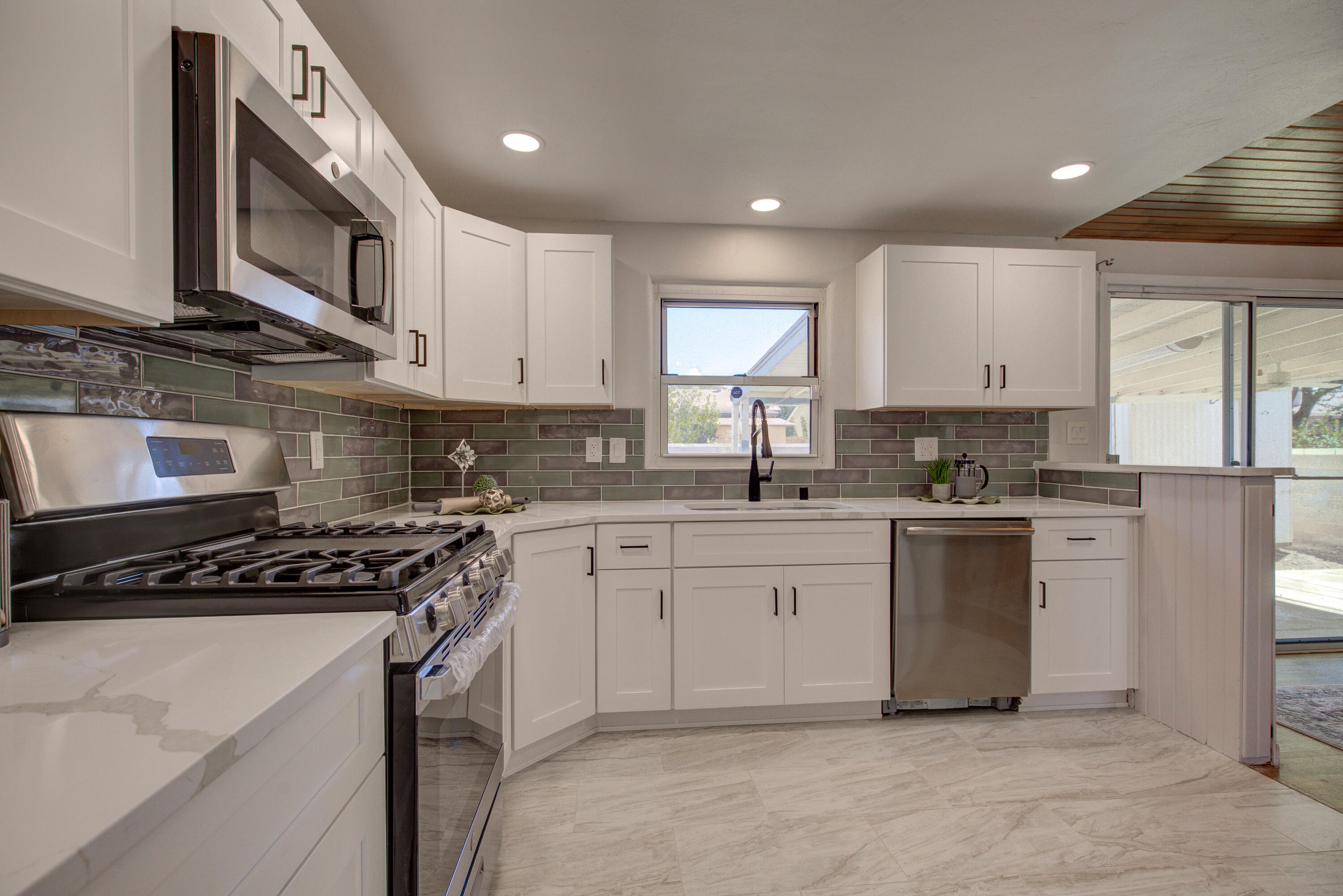 2936 CAROLINA Street NE