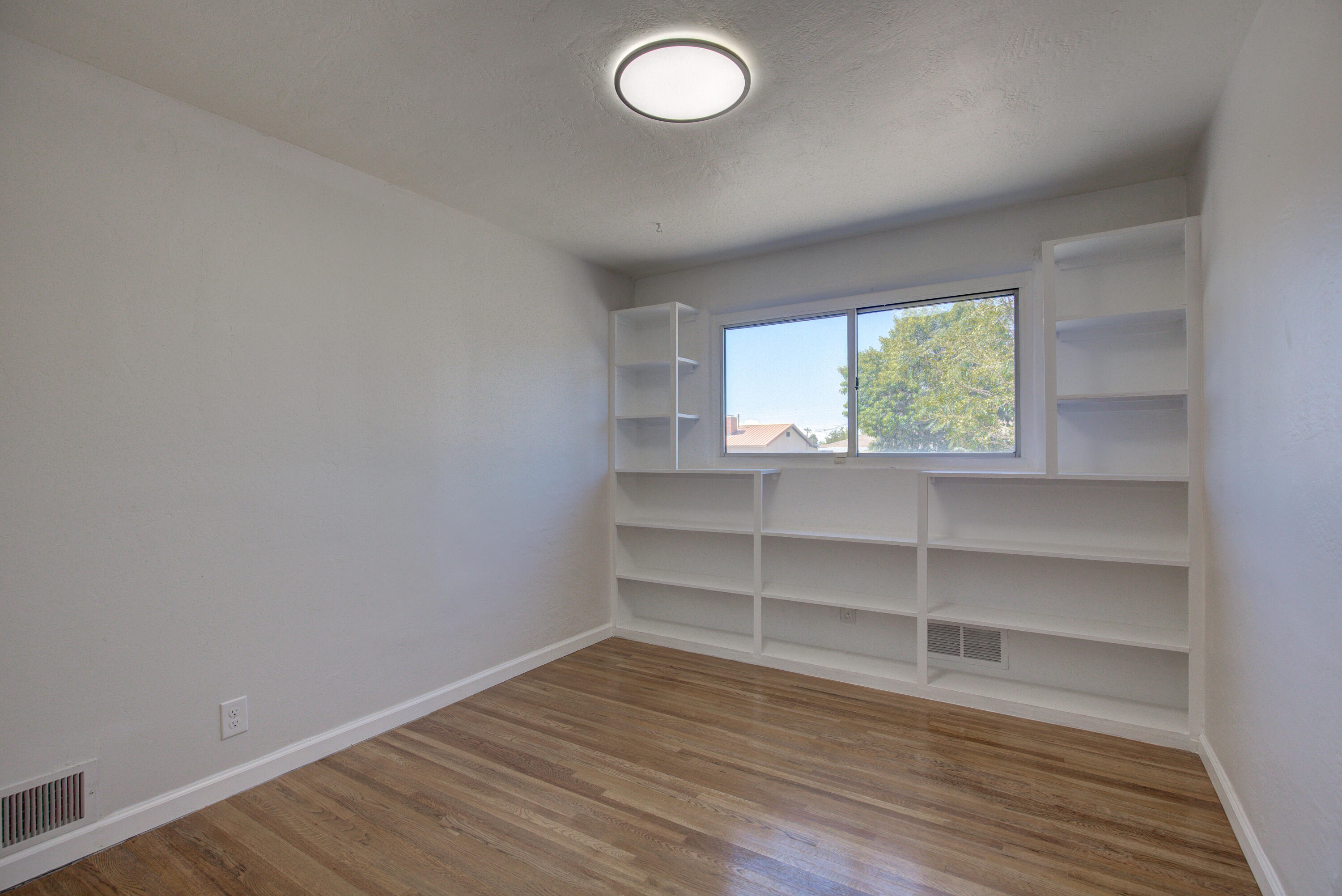 2936 CAROLINA Street NE