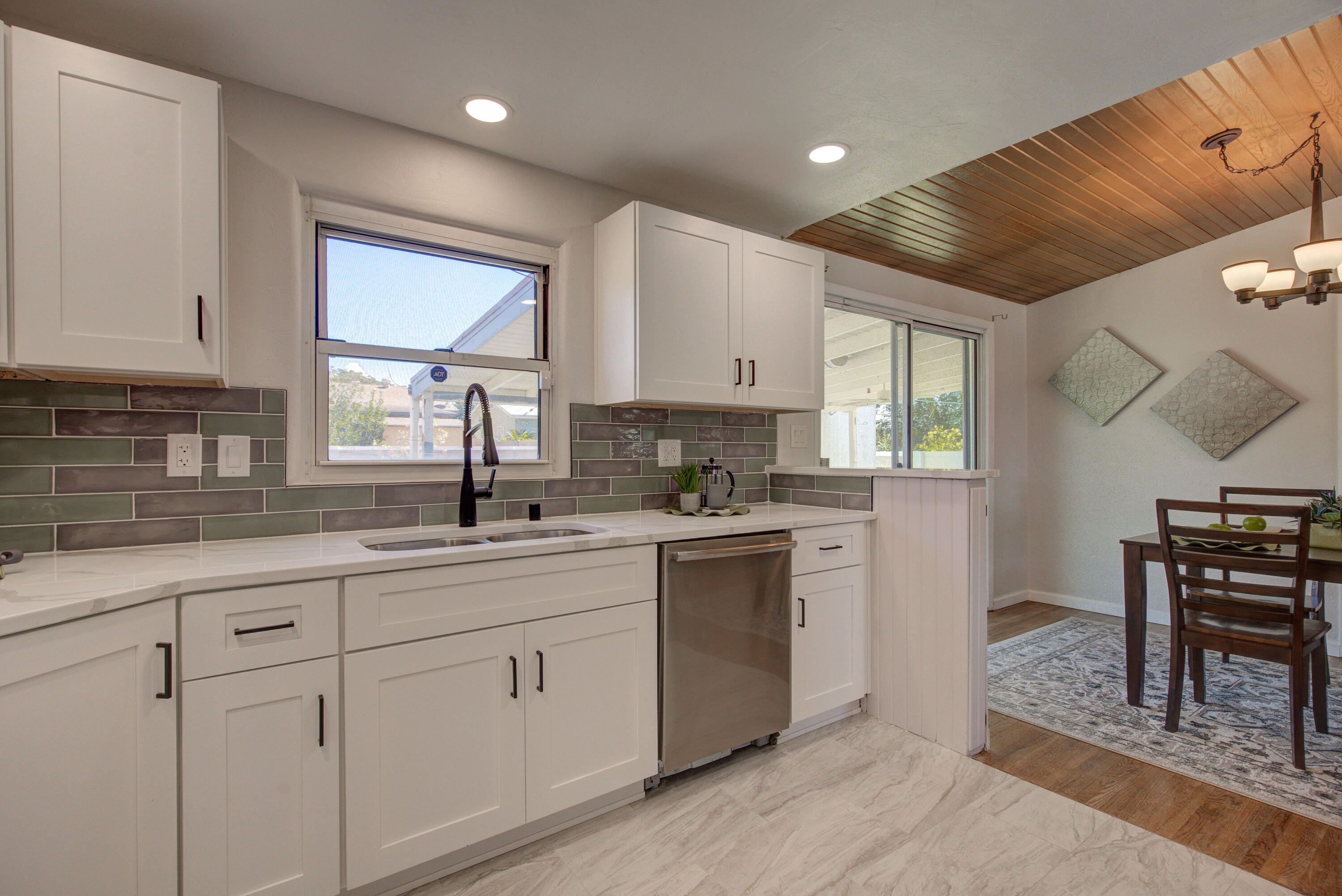 2936 CAROLINA Street NE