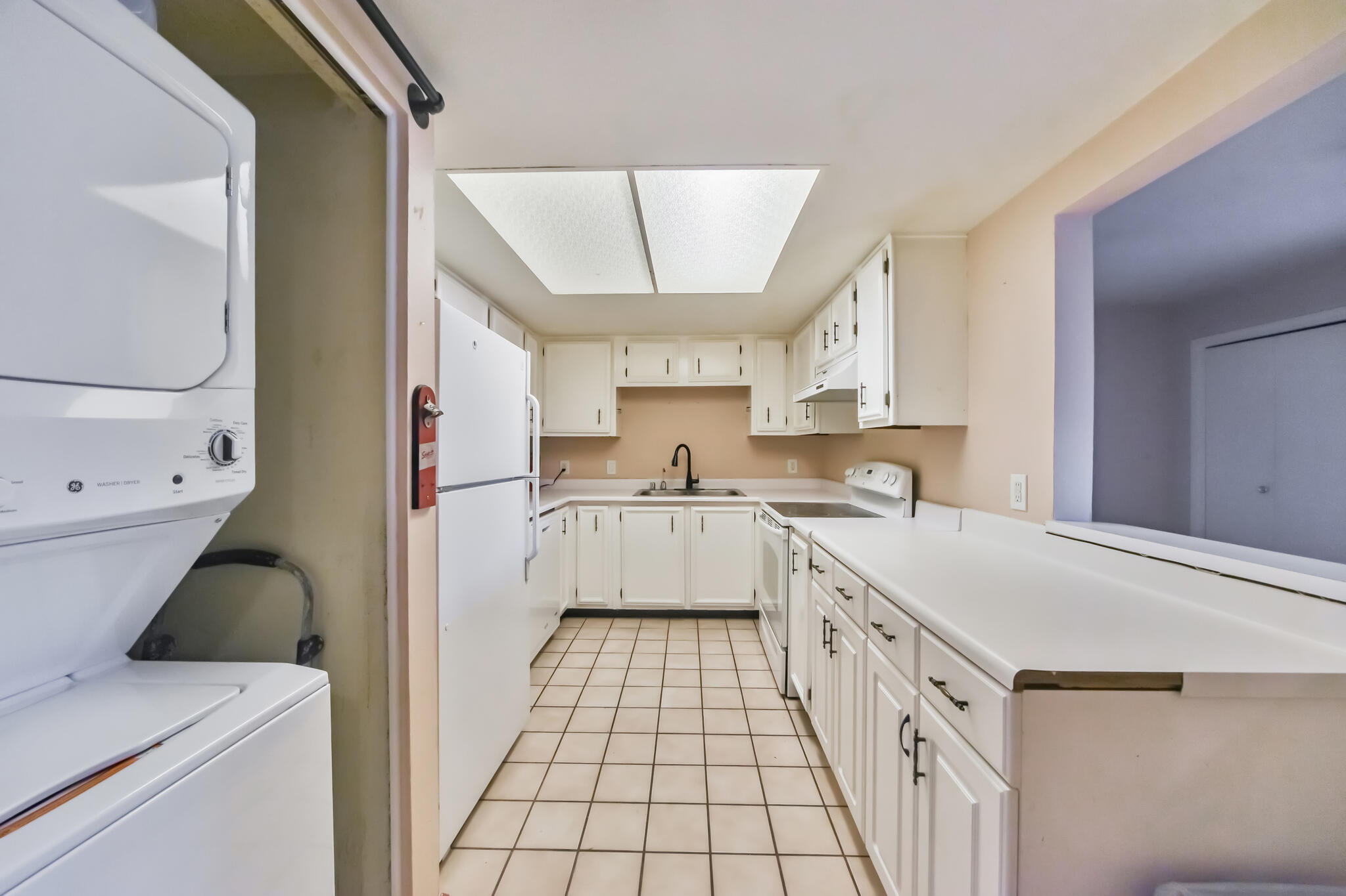 901 COUNTRY CLUB Drive SE E