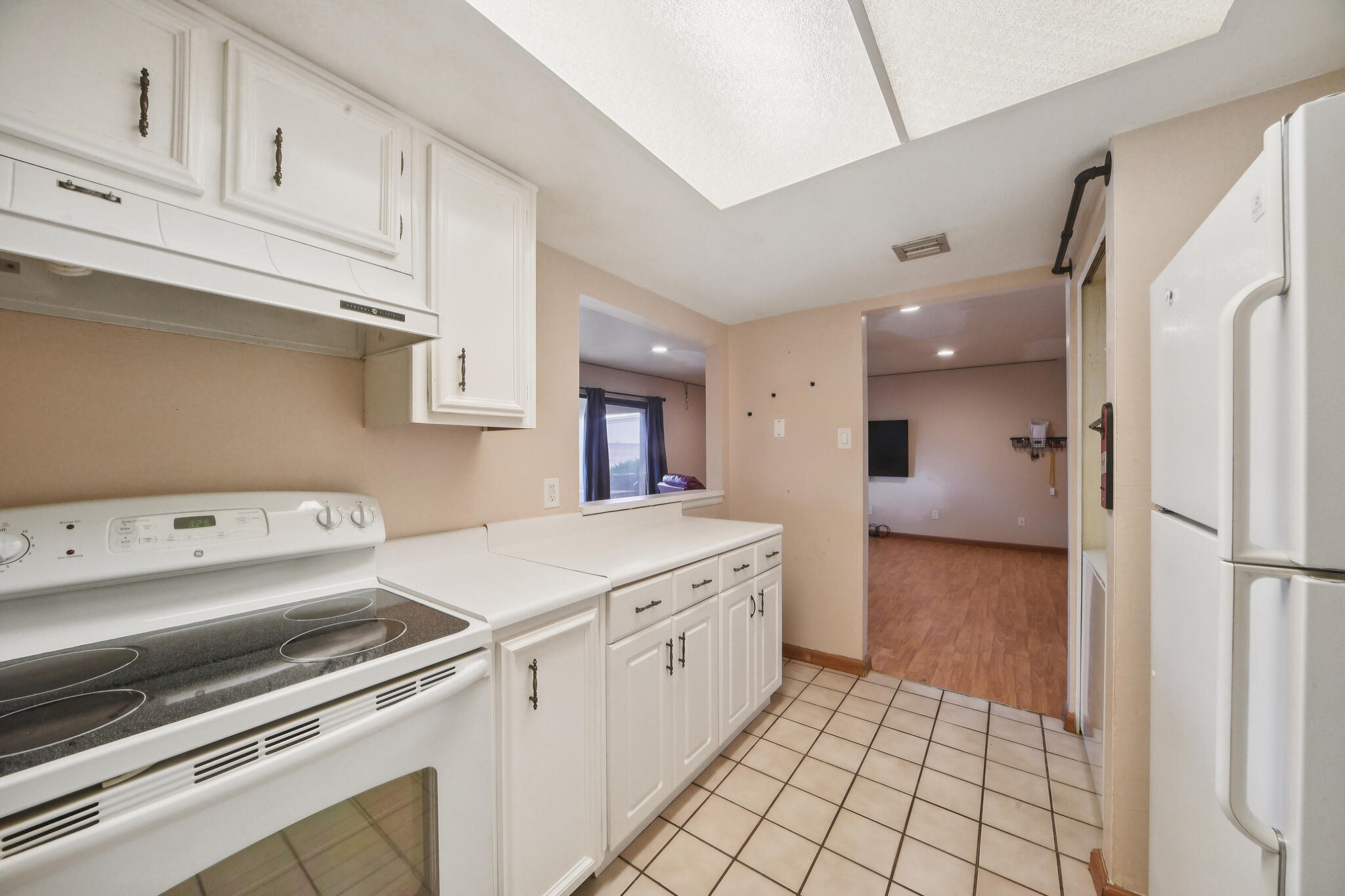 901 COUNTRY CLUB Drive SE E