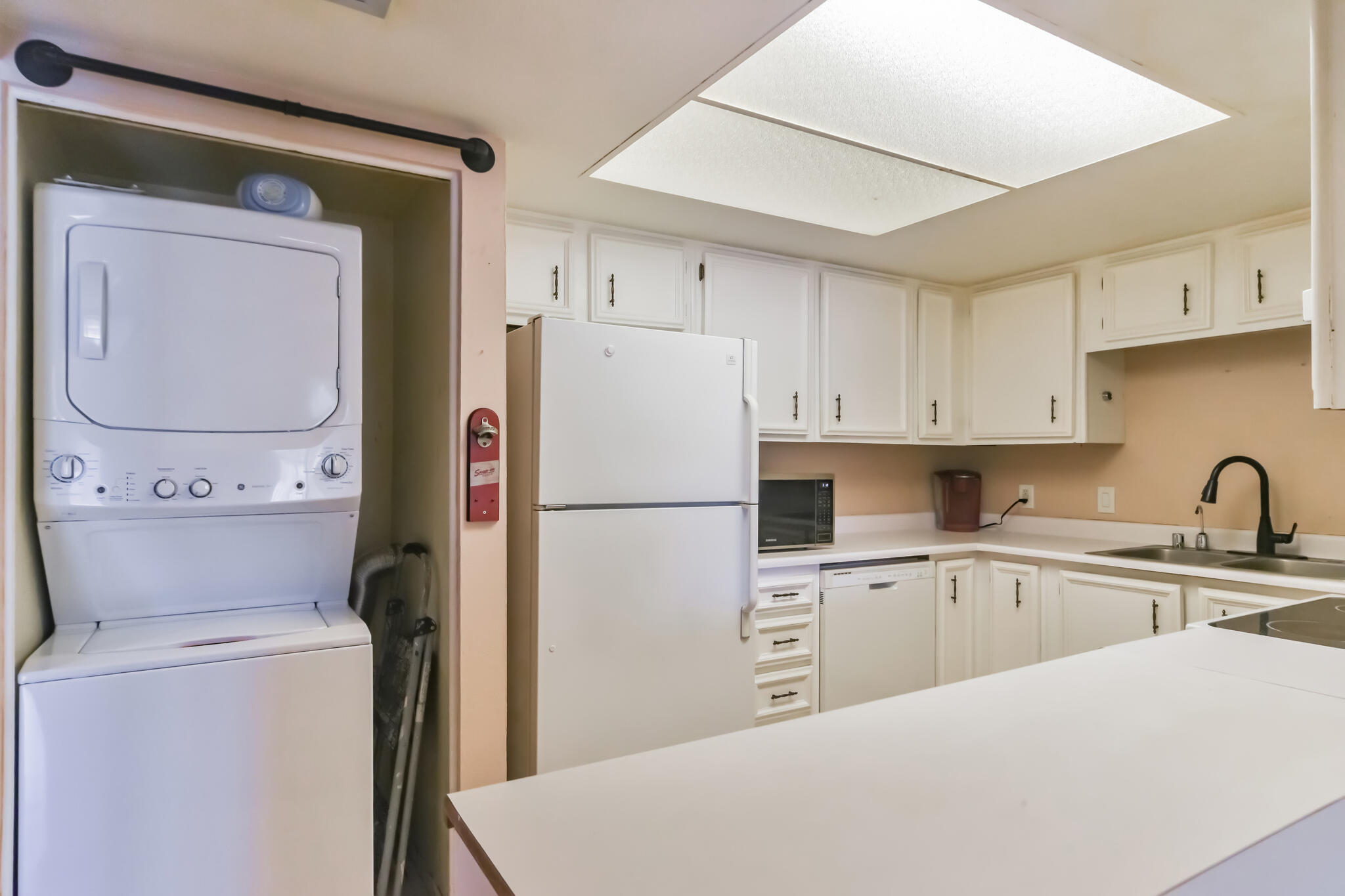 901 COUNTRY CLUB Drive SE E