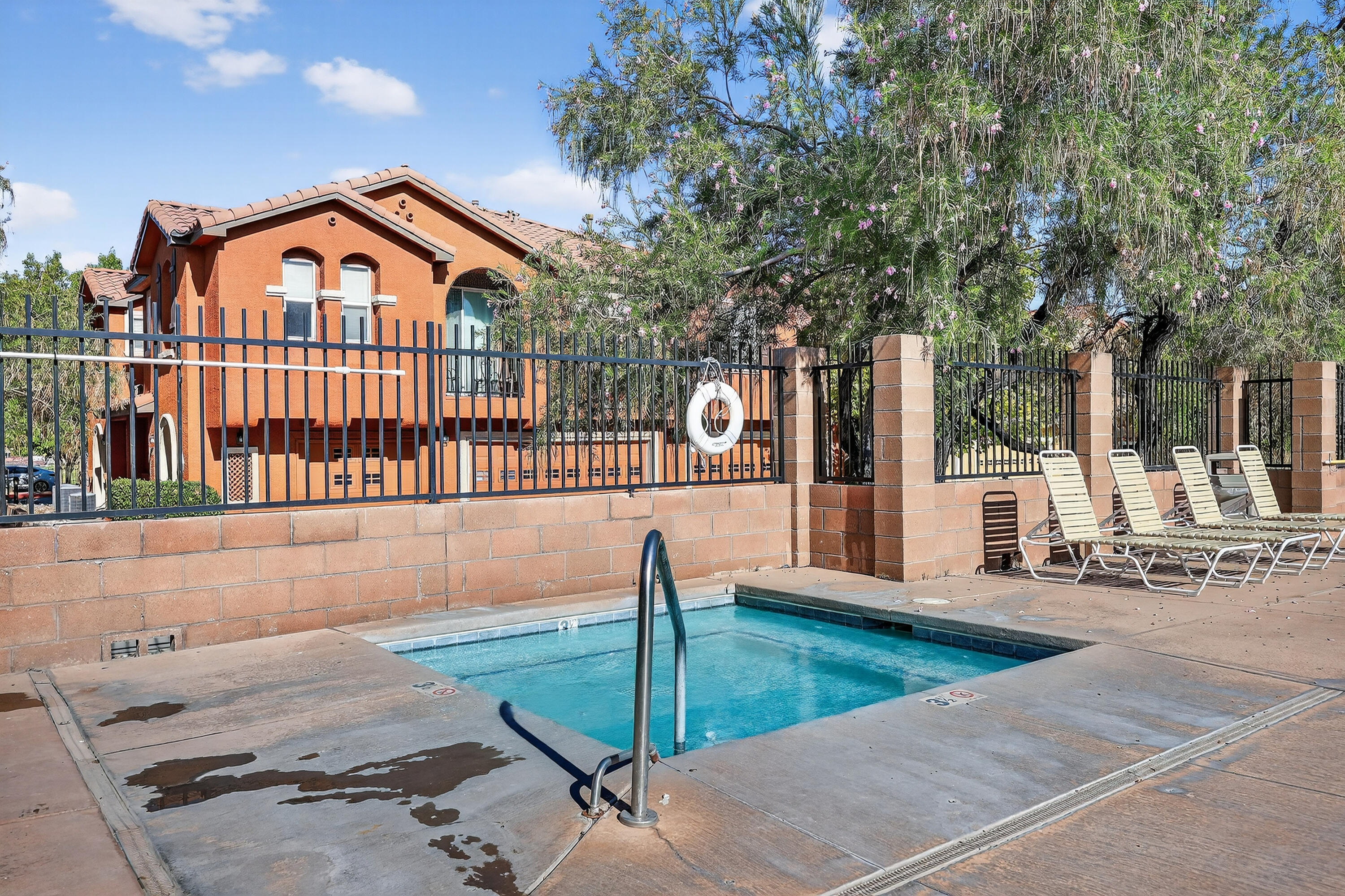 601 Menaul Boulevard NE 2106