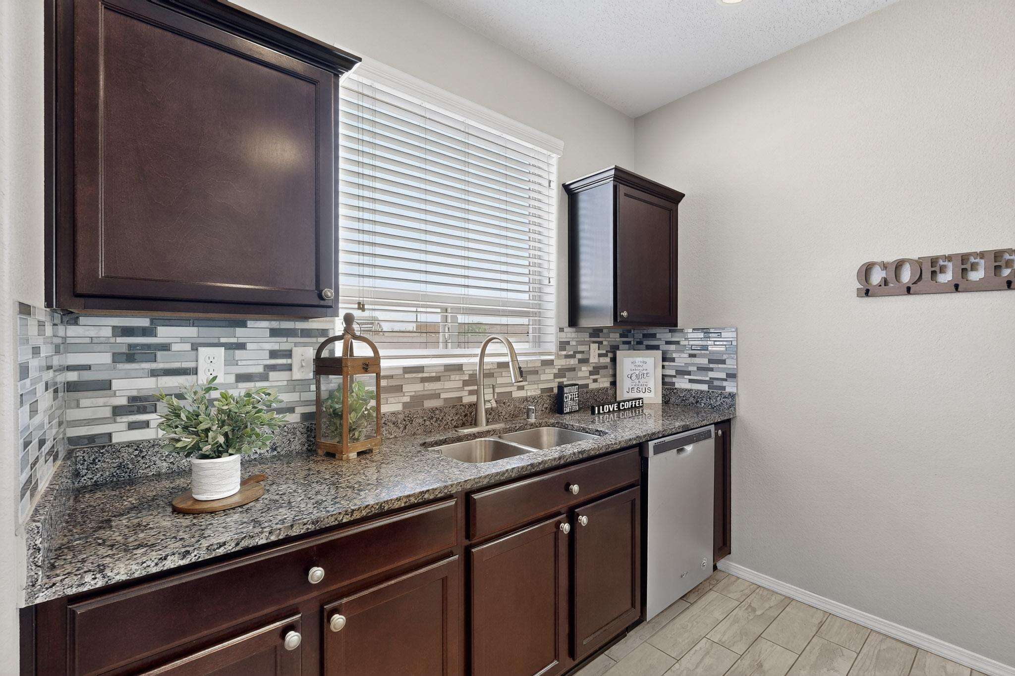 1920 SUMMER BREEZE Drive NW