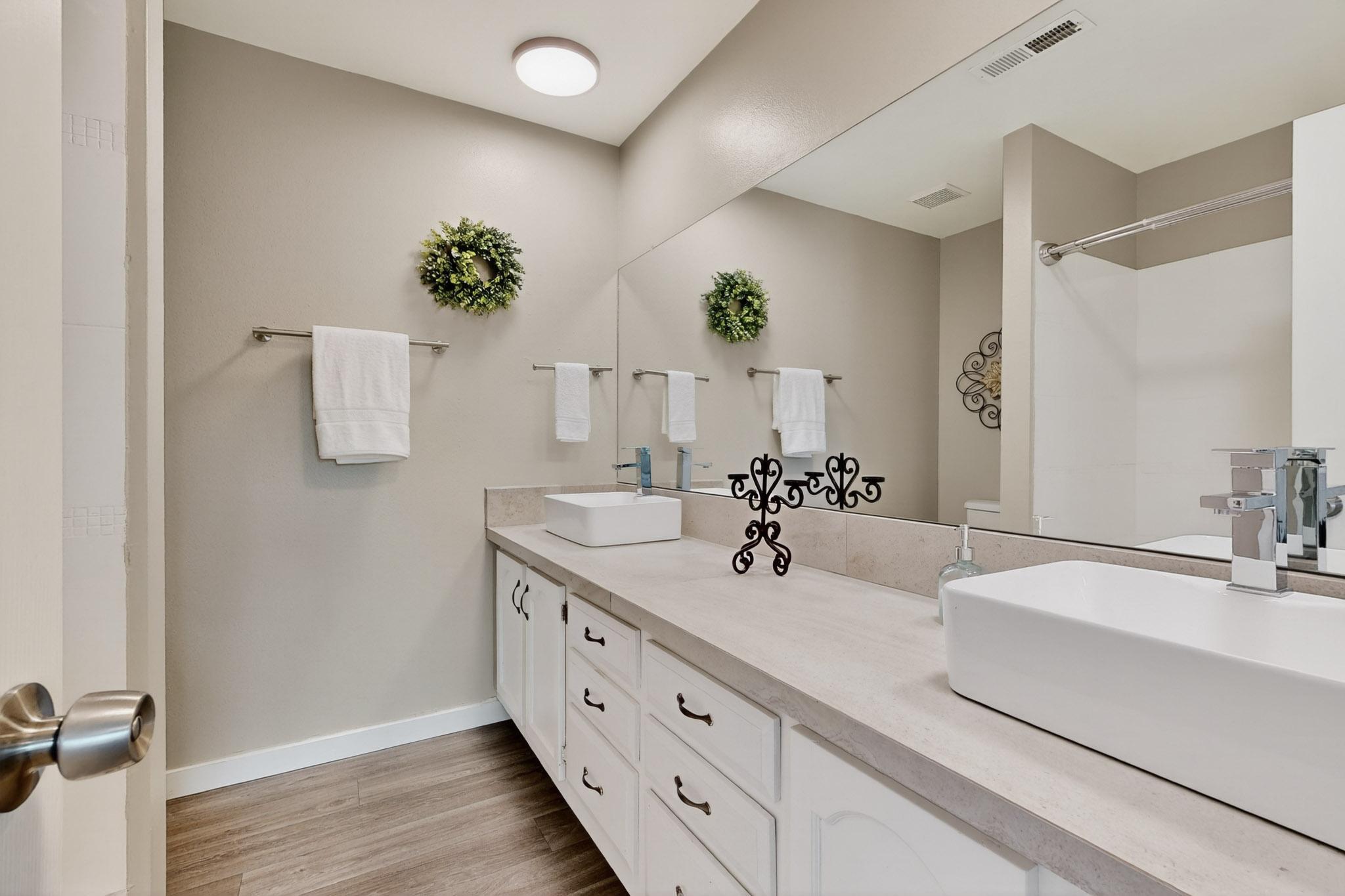 7511 PRAIRIE Road NE