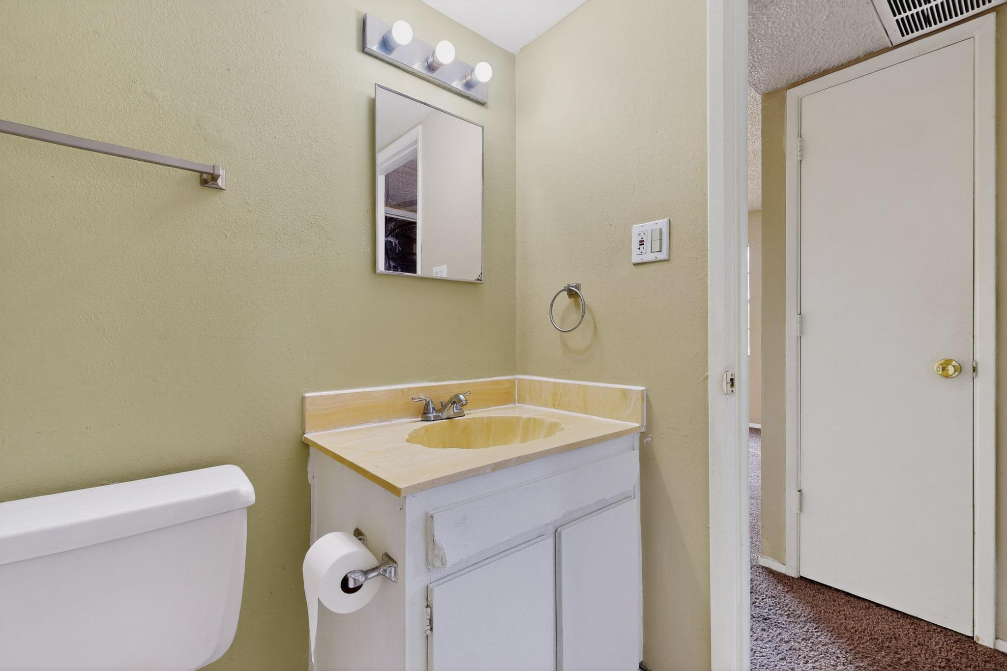 12712 Constitution Avenue NE