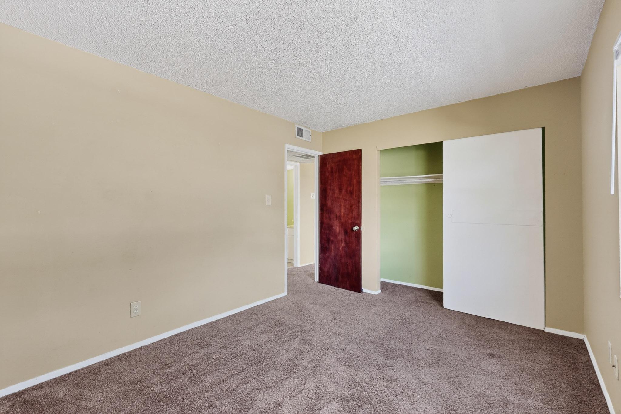 12712 Constitution Avenue NE