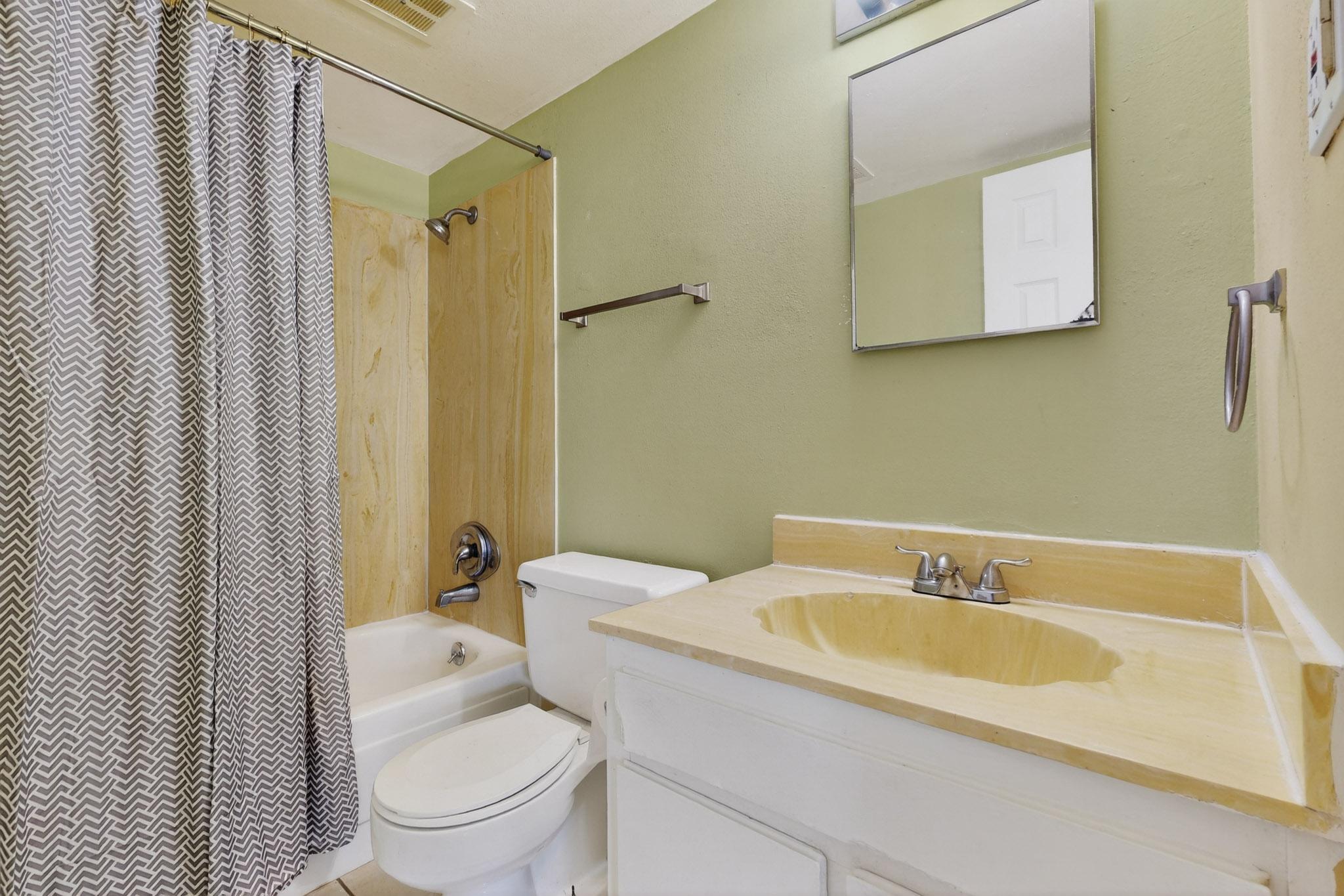 12712 Constitution Avenue NE