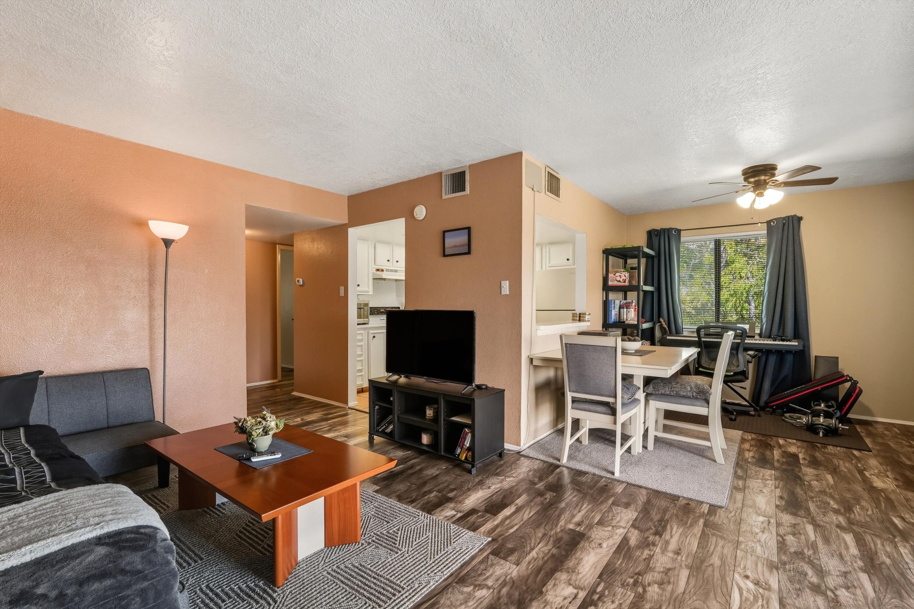 901 COUNTRY CLUB Drive SE F