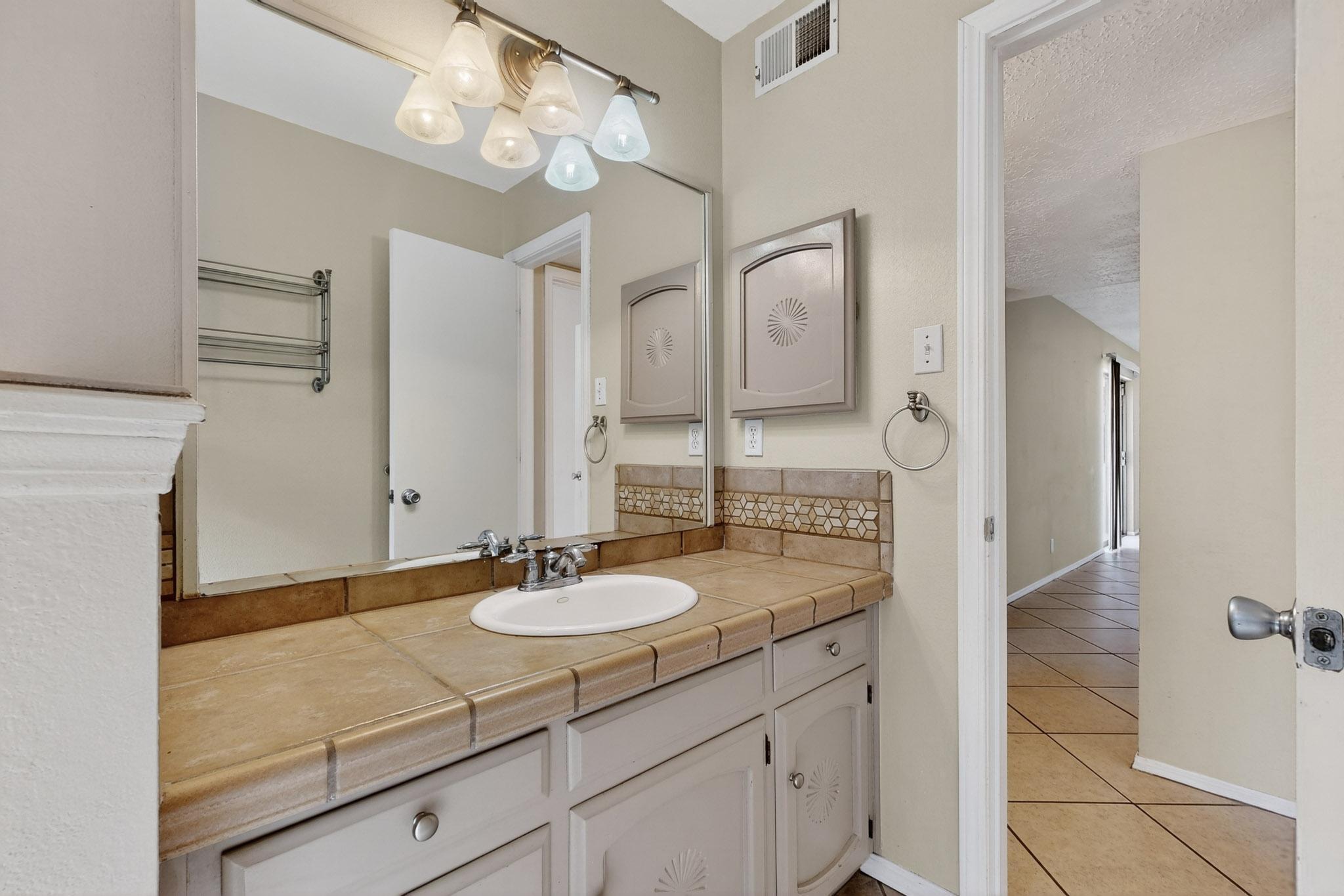 8228 RUIDOSO Road NE