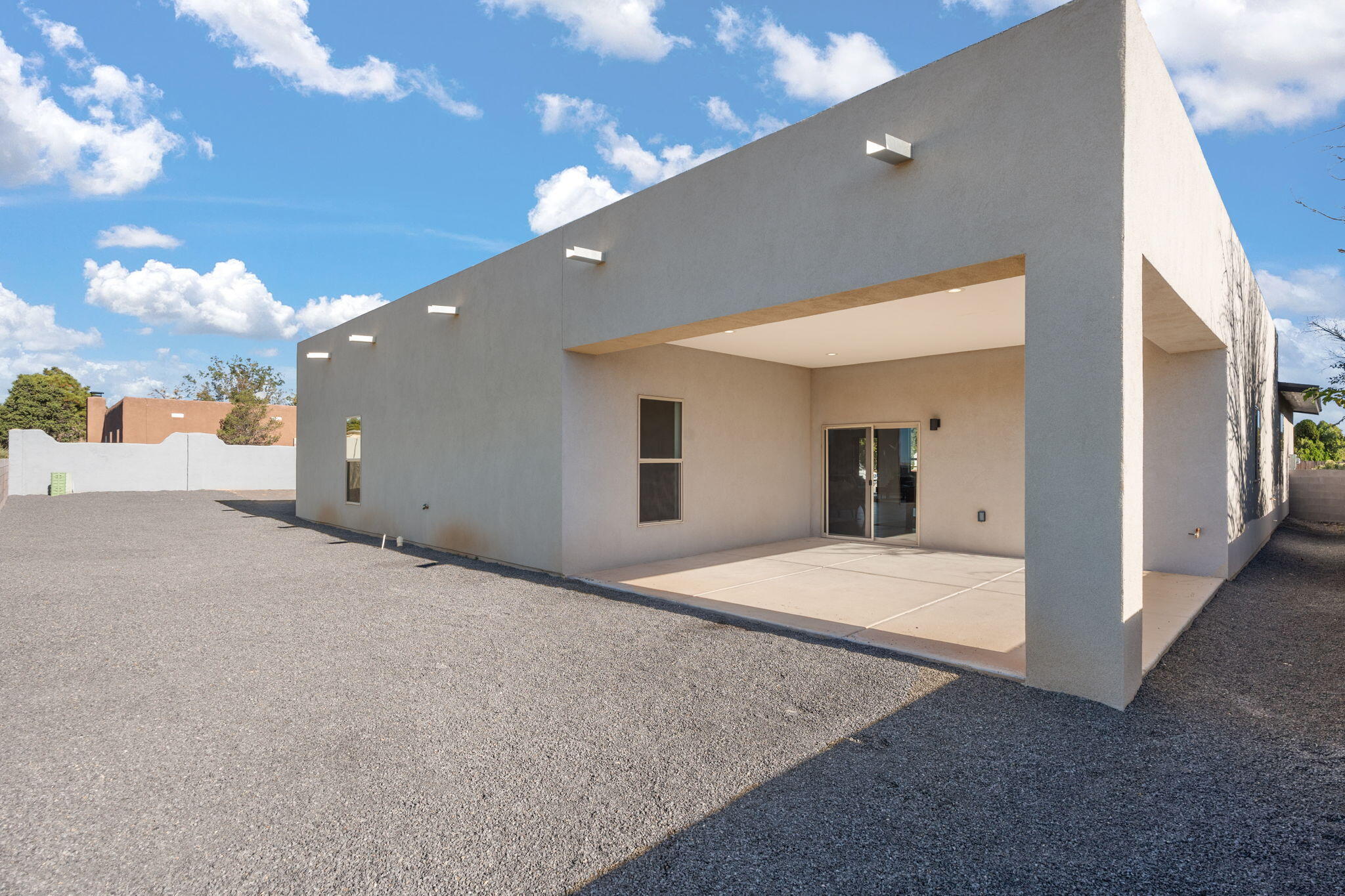 2006 SUTTLE Court NE