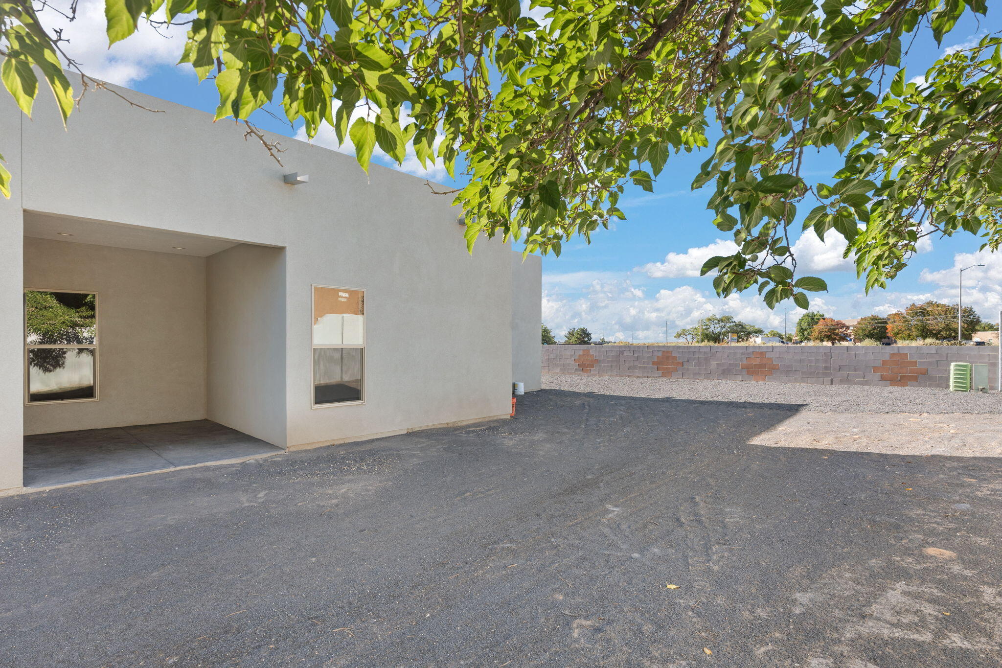 2006 SUTTLE Court NE