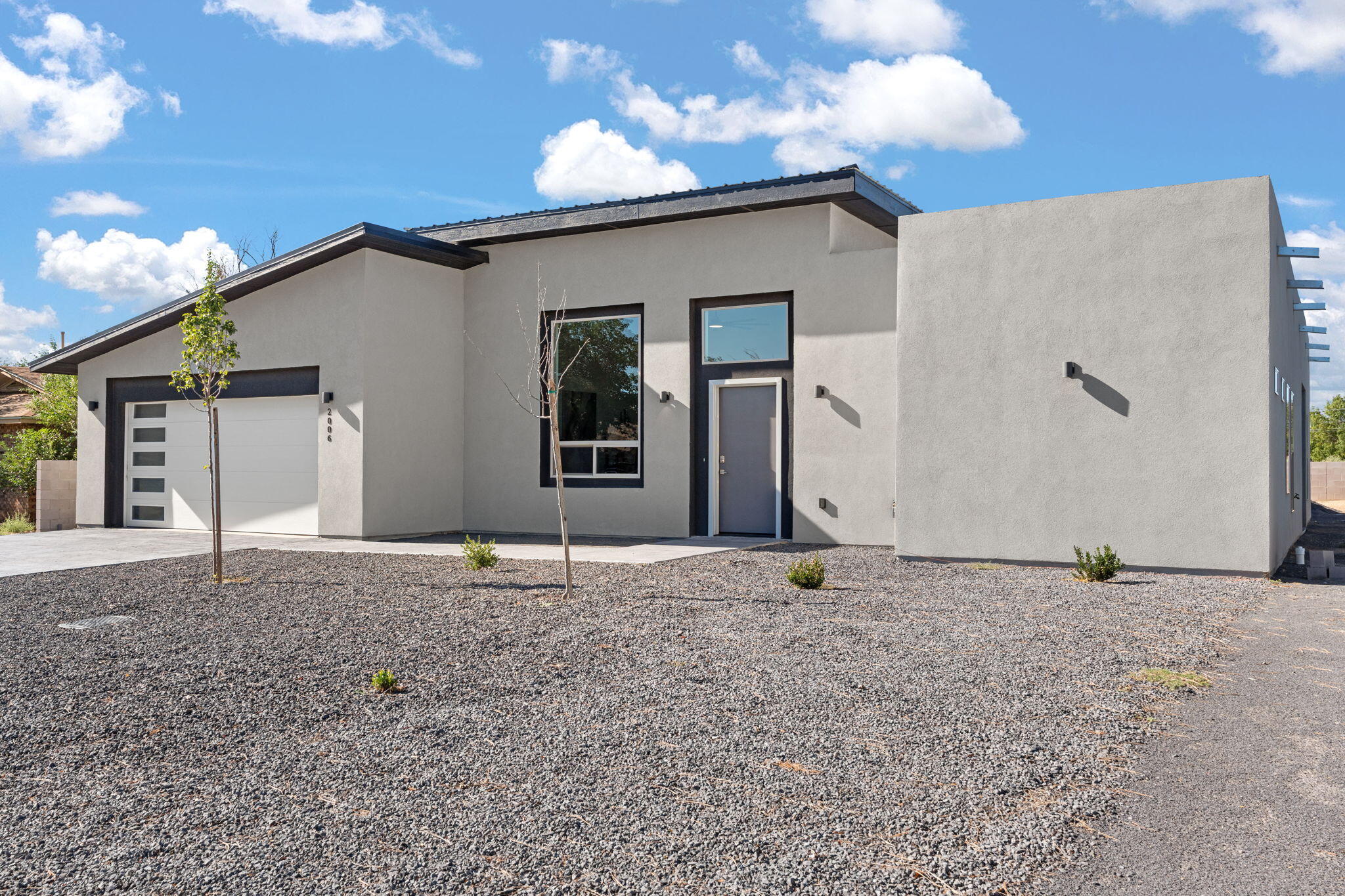 2006 SUTTLE Court NE