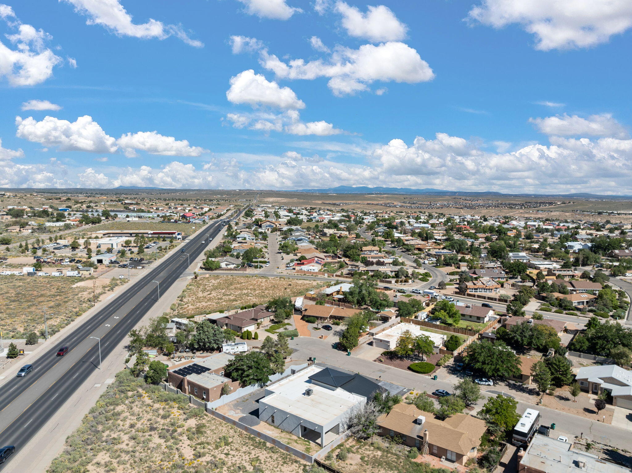 2006 SUTTLE Court NE