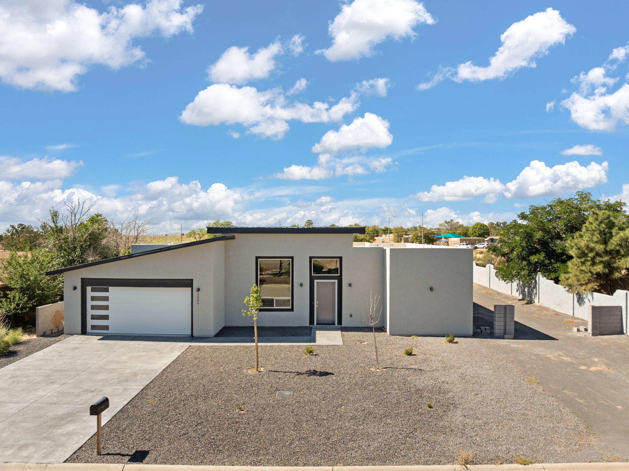 2006 SUTTLE Court NE