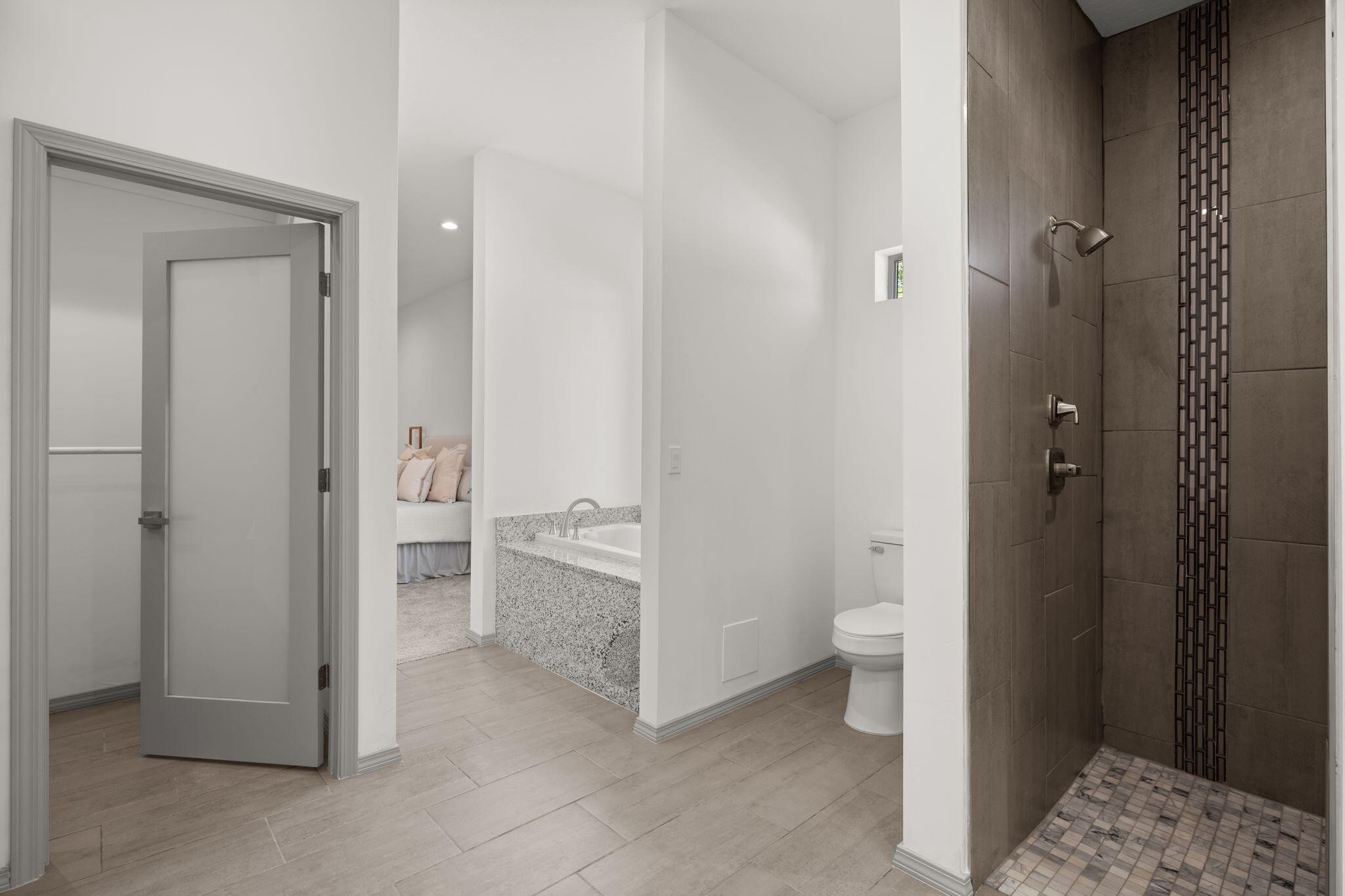 2006 SUTTLE Court NE