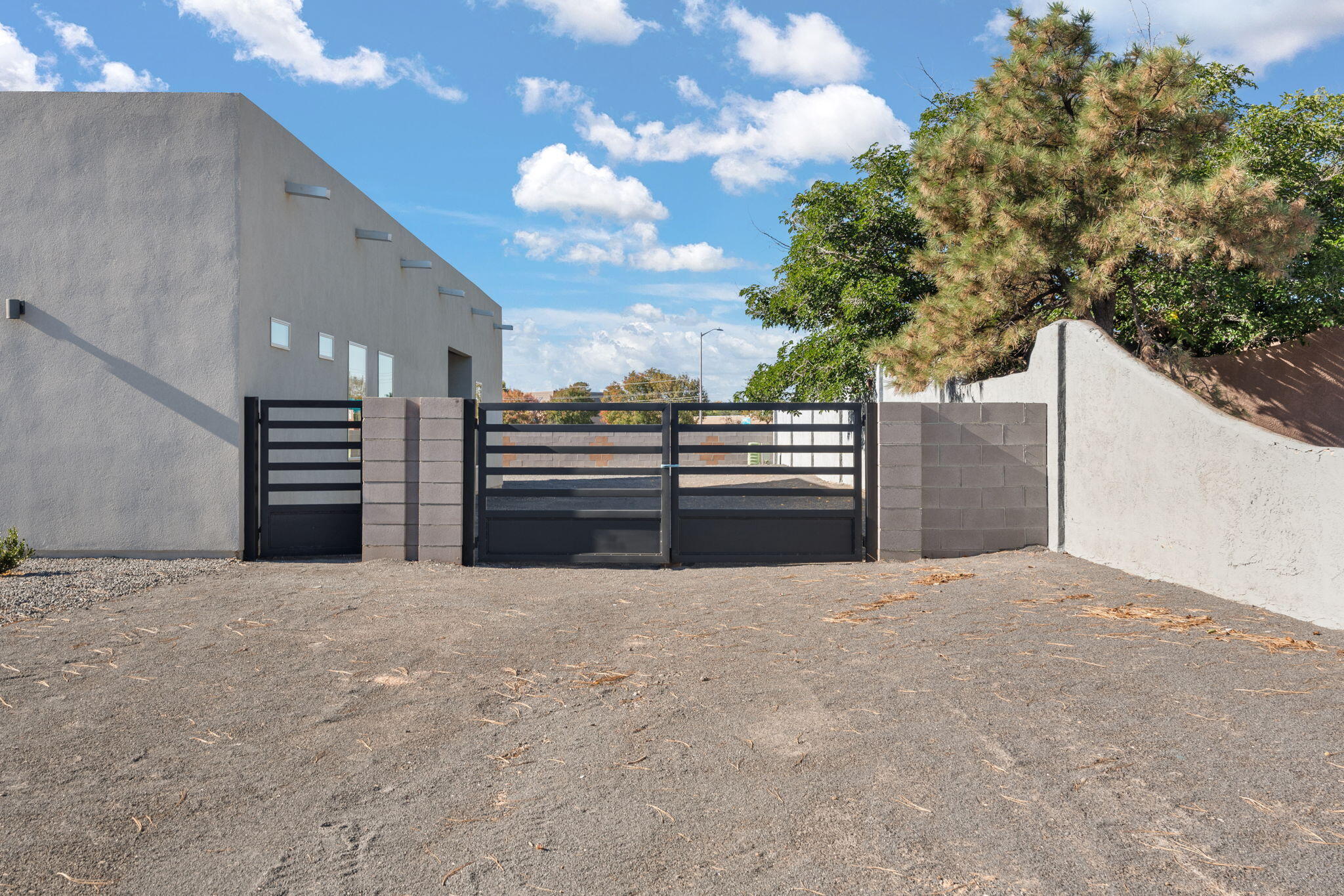 2006 SUTTLE Court NE