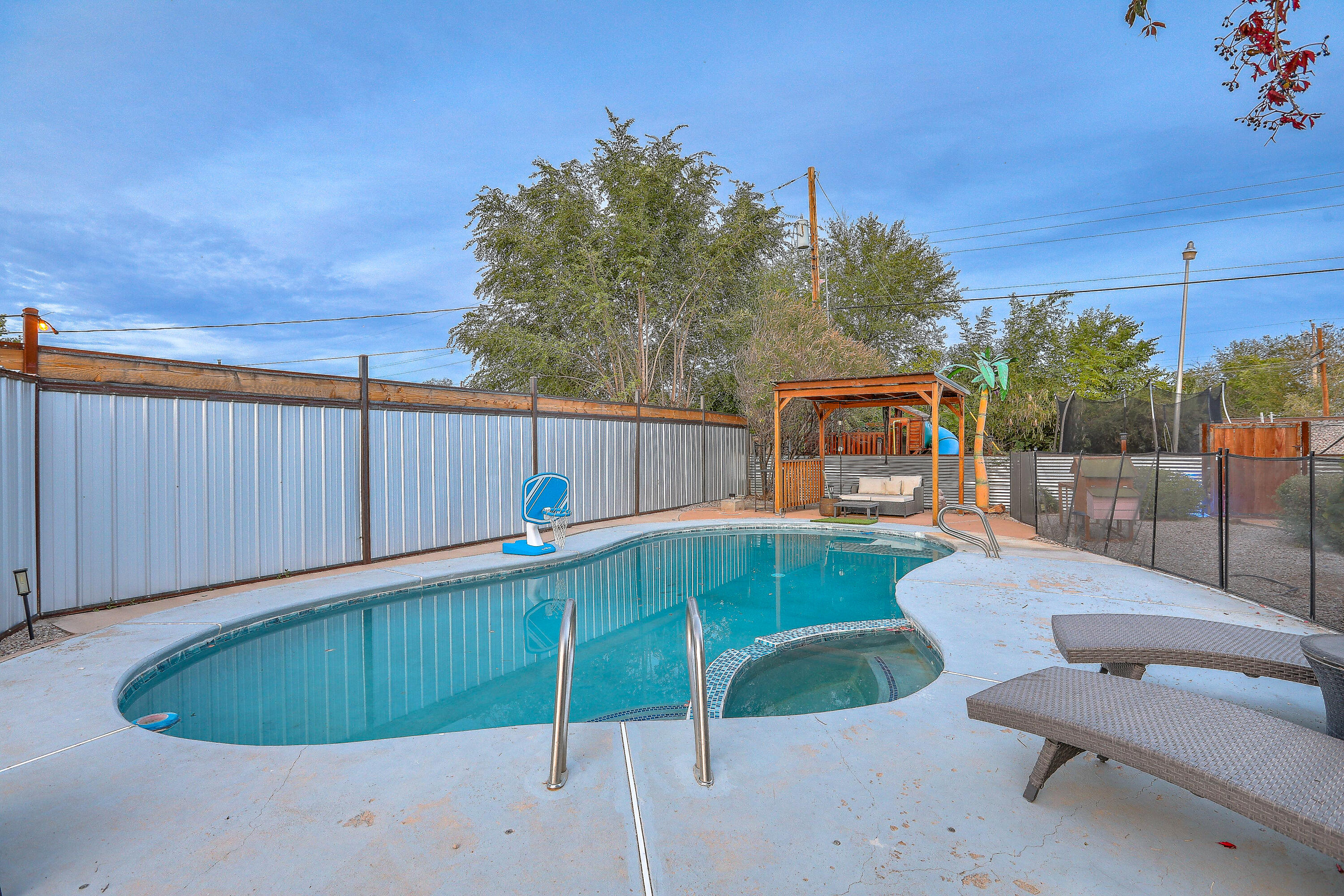 6616 TIERRA Drive NW