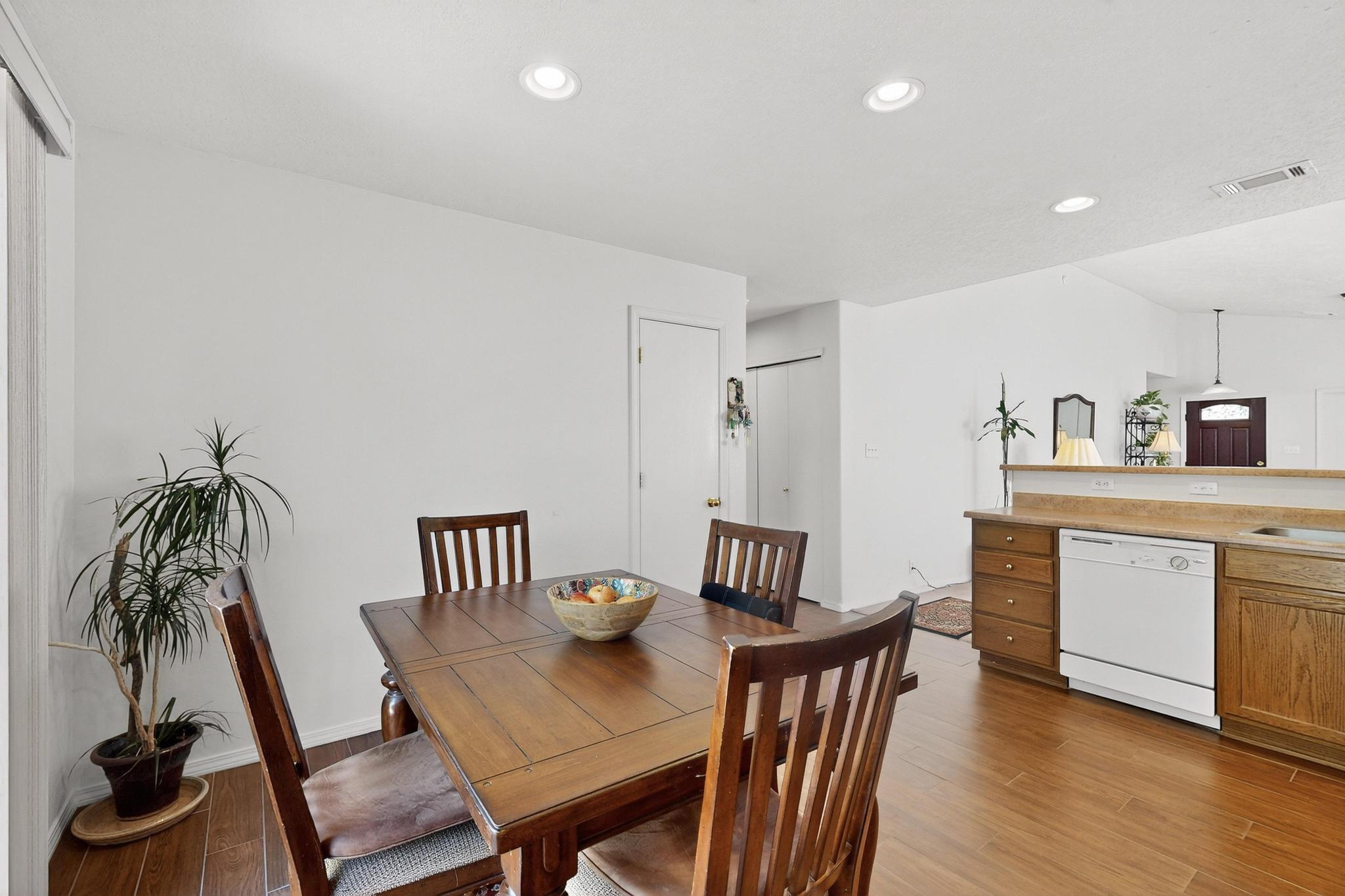 1829 CHICOMA Road NE