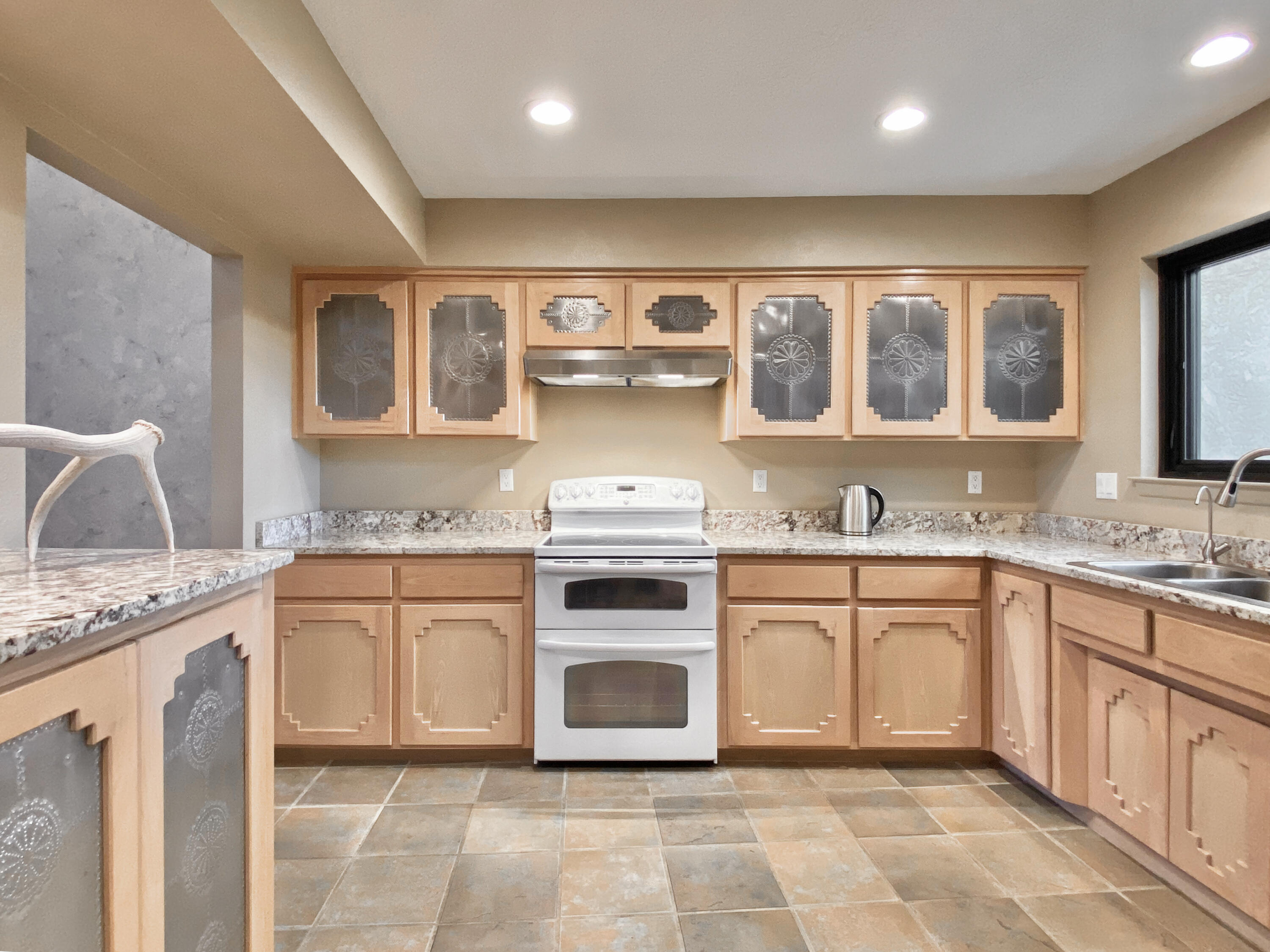 6611 LAS CASITAS Court NW