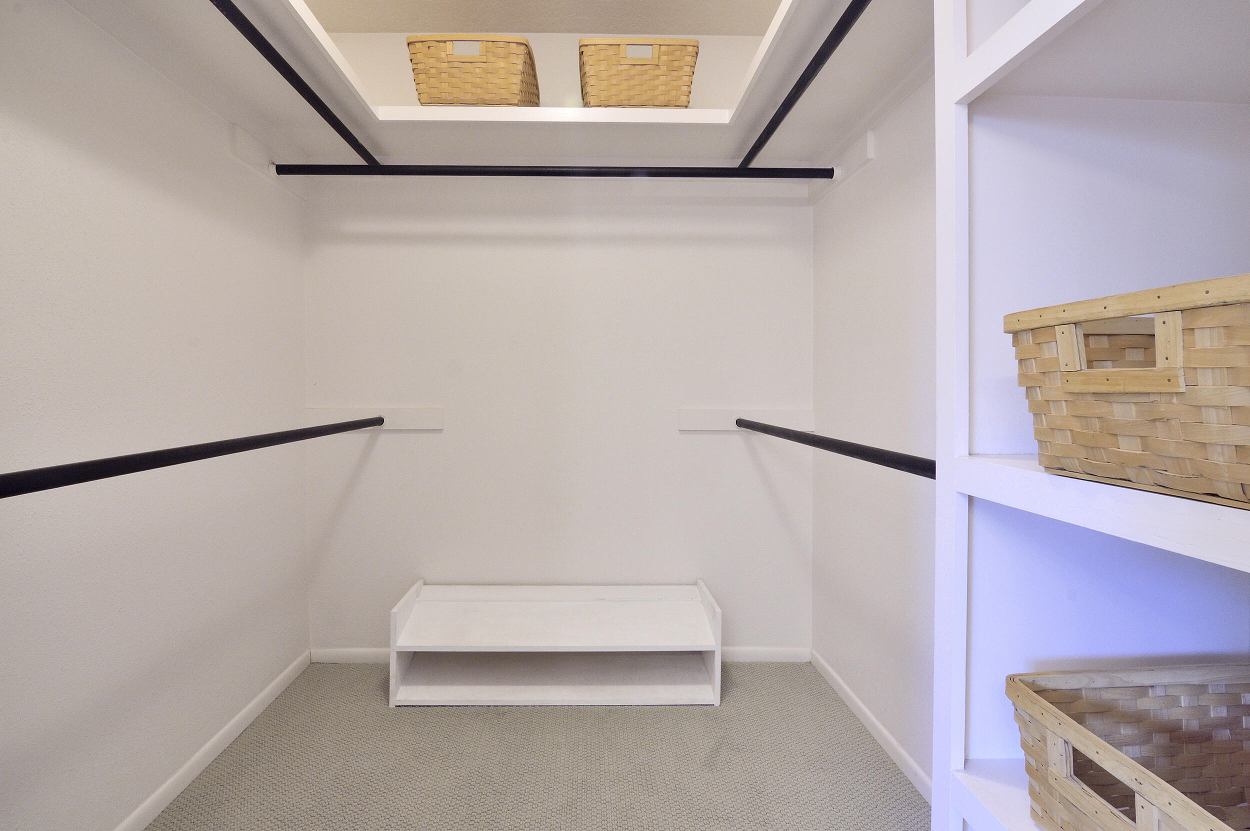 6611 LAS CASITAS Court NW