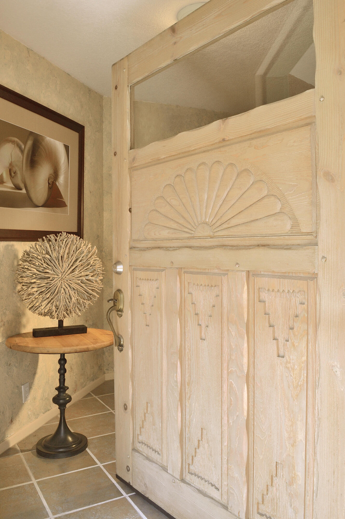 6611 LAS CASITAS Court NW