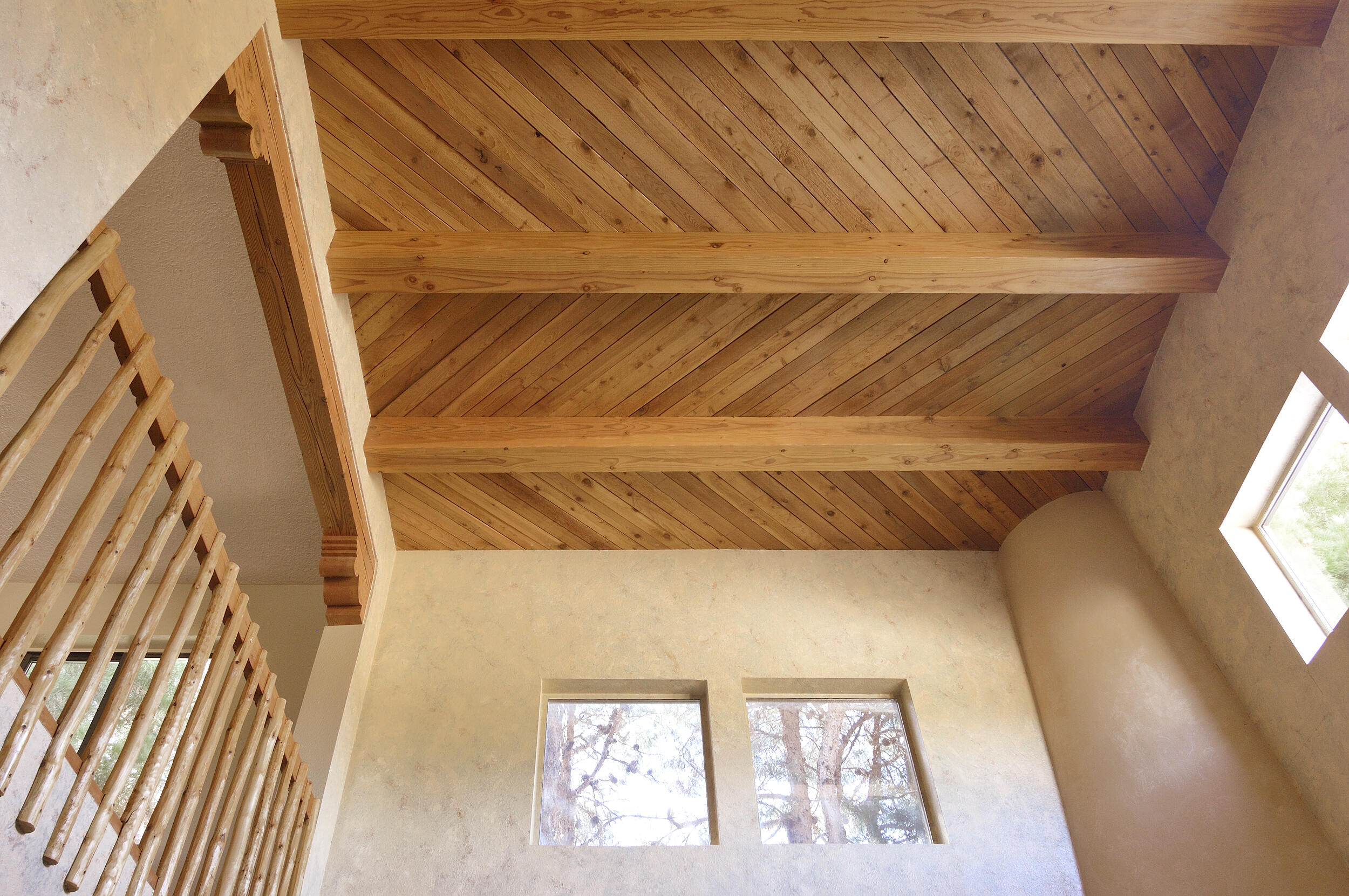 6611 LAS CASITAS Court NW