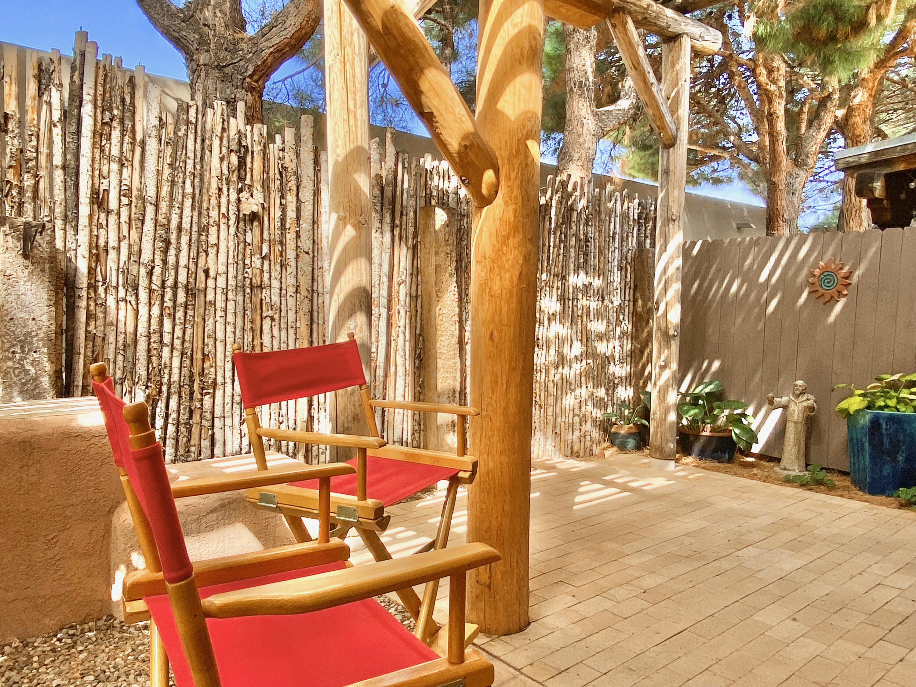 6611 LAS CASITAS Court NW