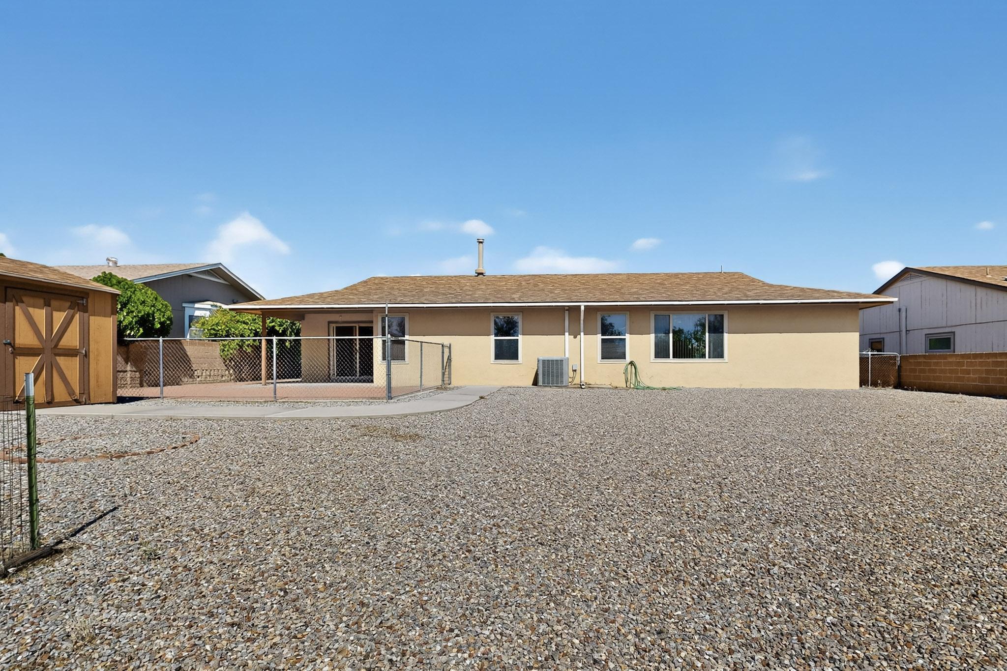 6286 ROADRUNNER Loop NE