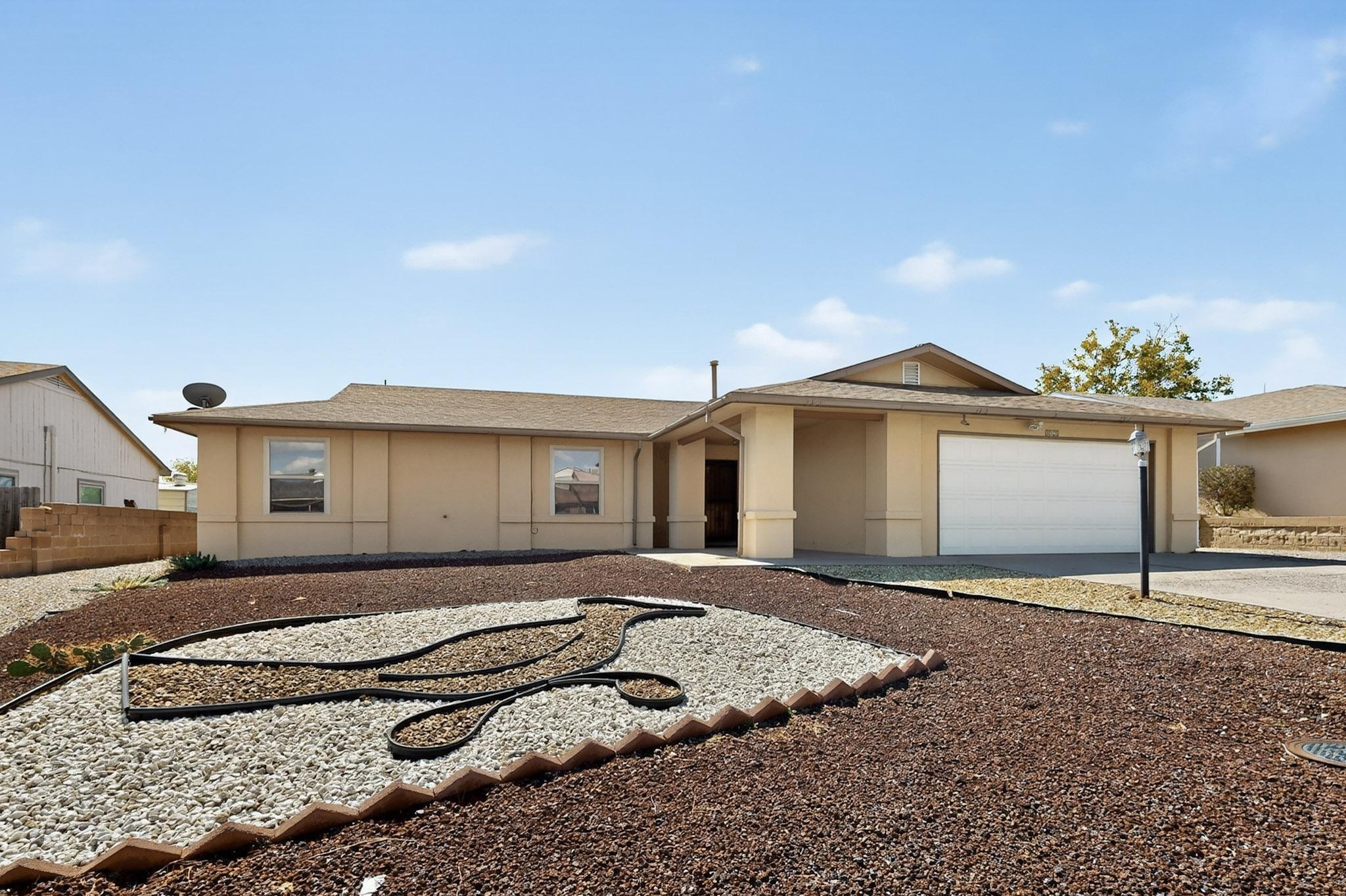 6286 ROADRUNNER Loop NE