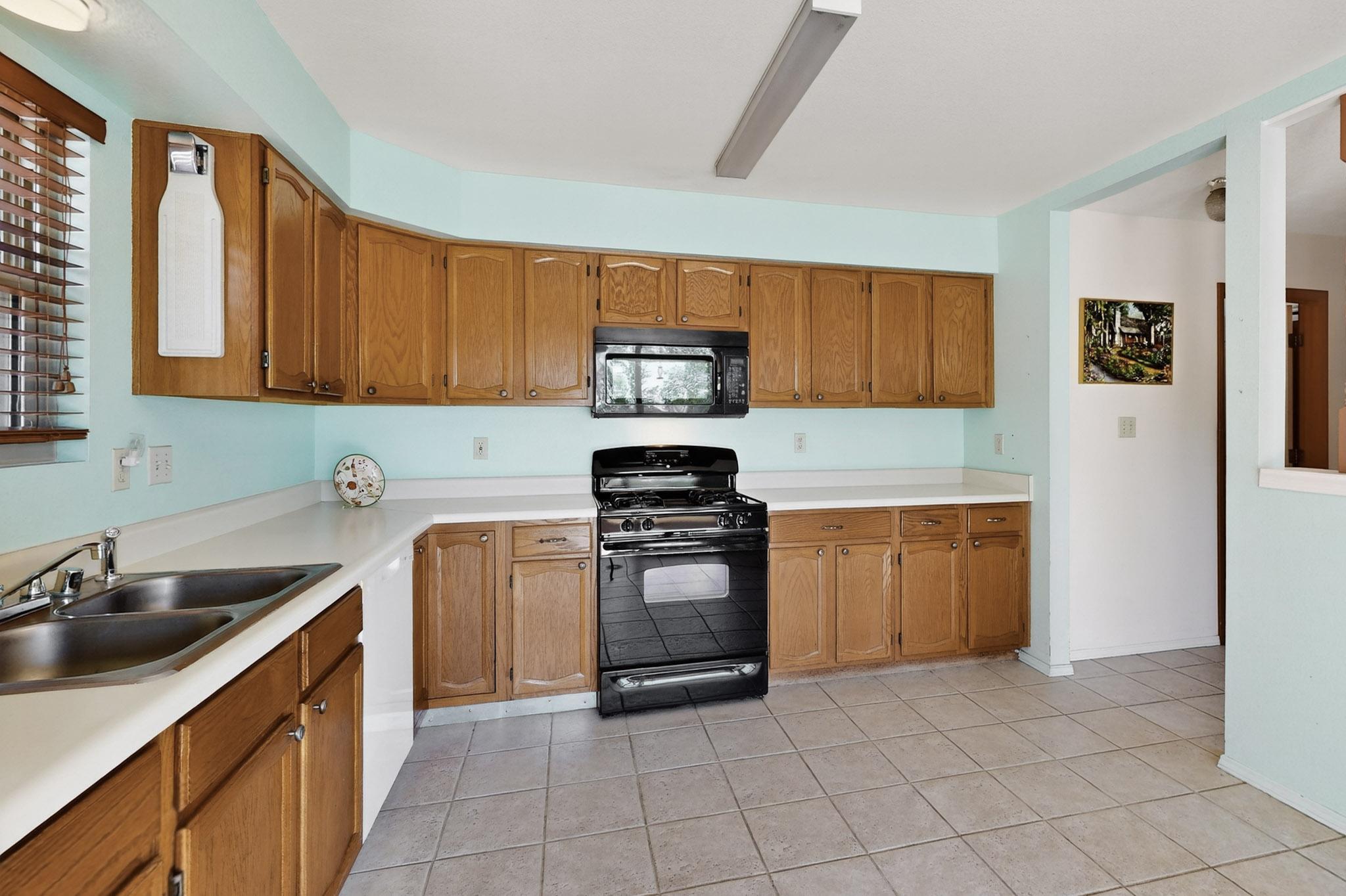 6286 ROADRUNNER Loop NE