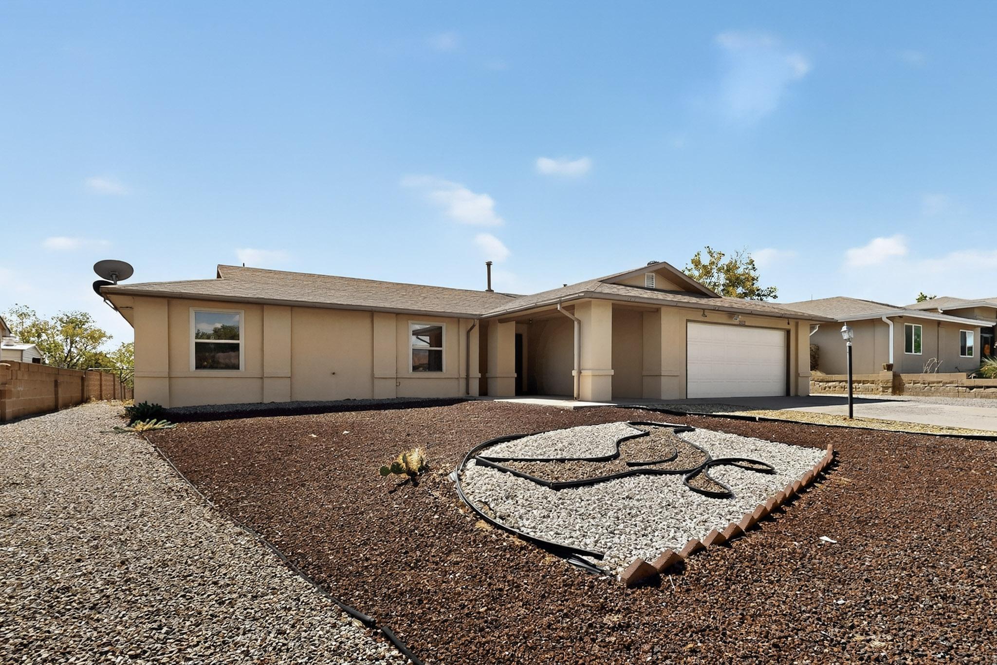 6286 ROADRUNNER Loop NE