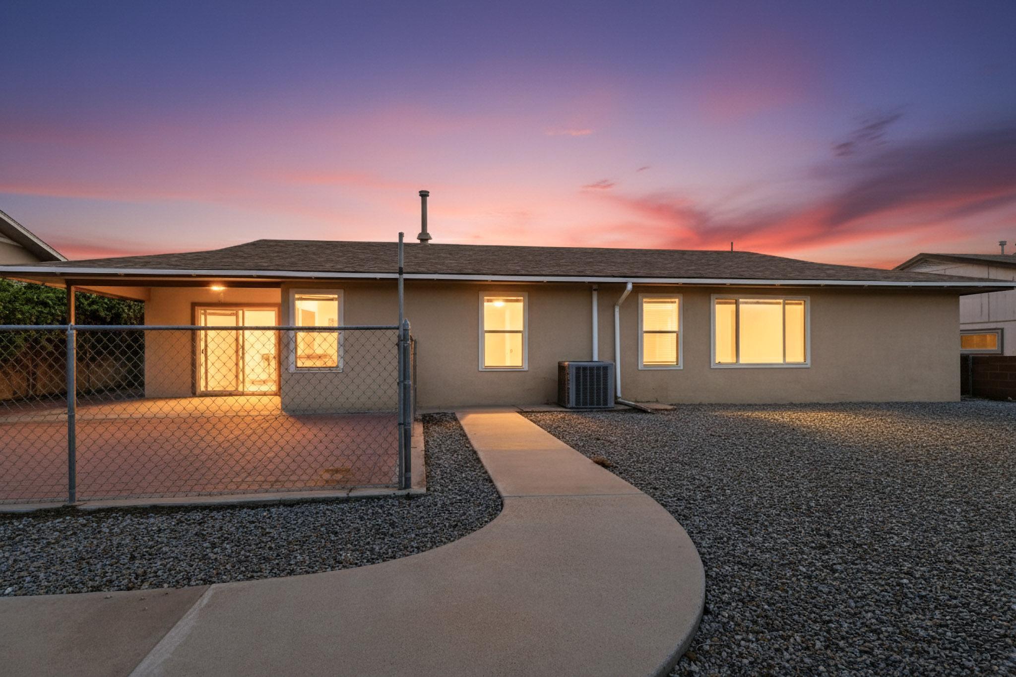 6286 ROADRUNNER Loop NE