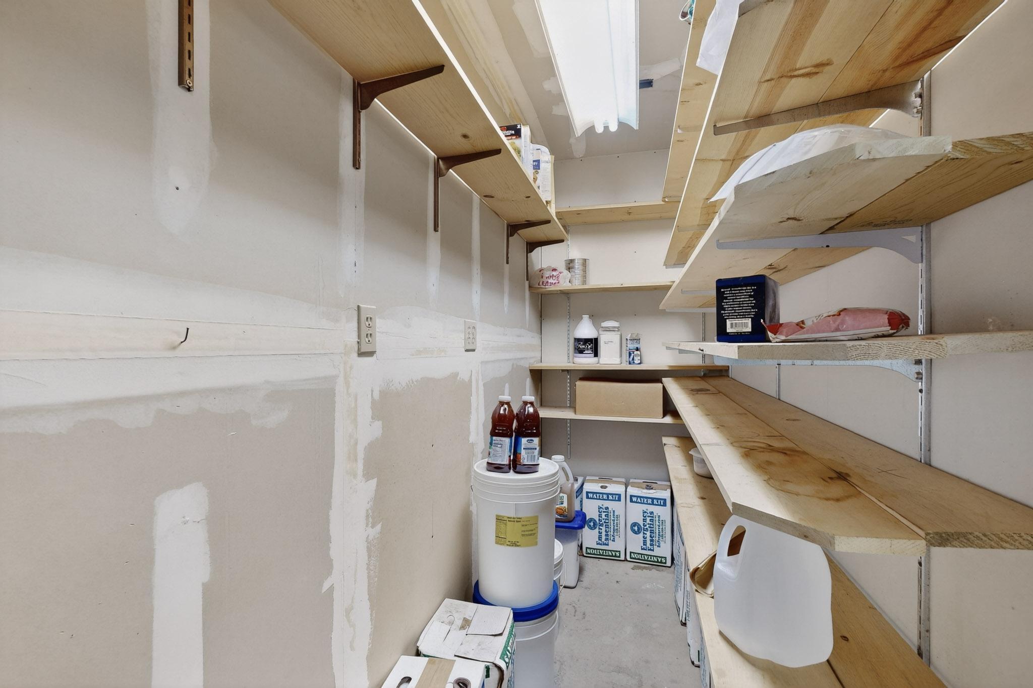 6286 ROADRUNNER Loop NE