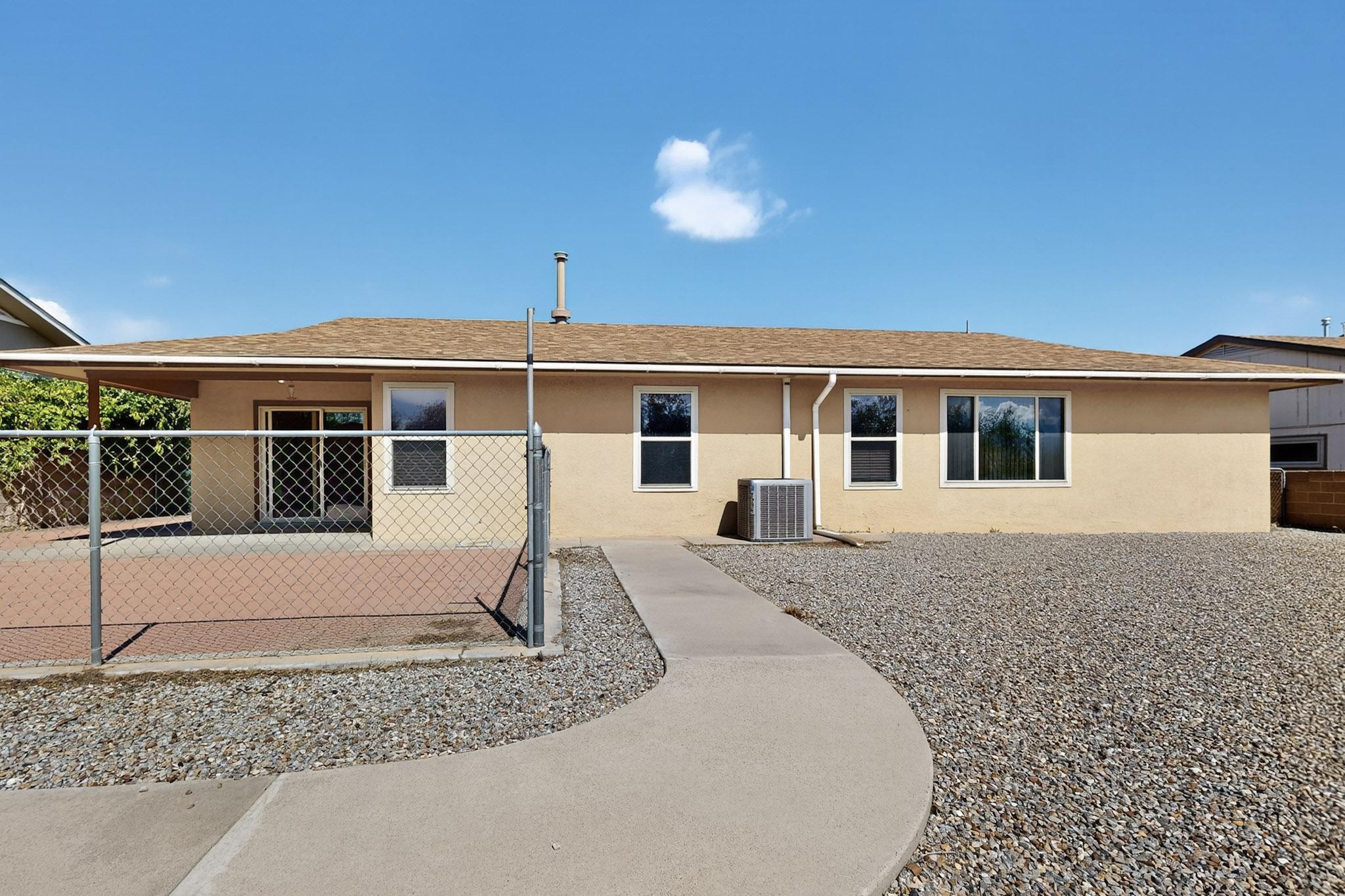 6286 ROADRUNNER Loop NE