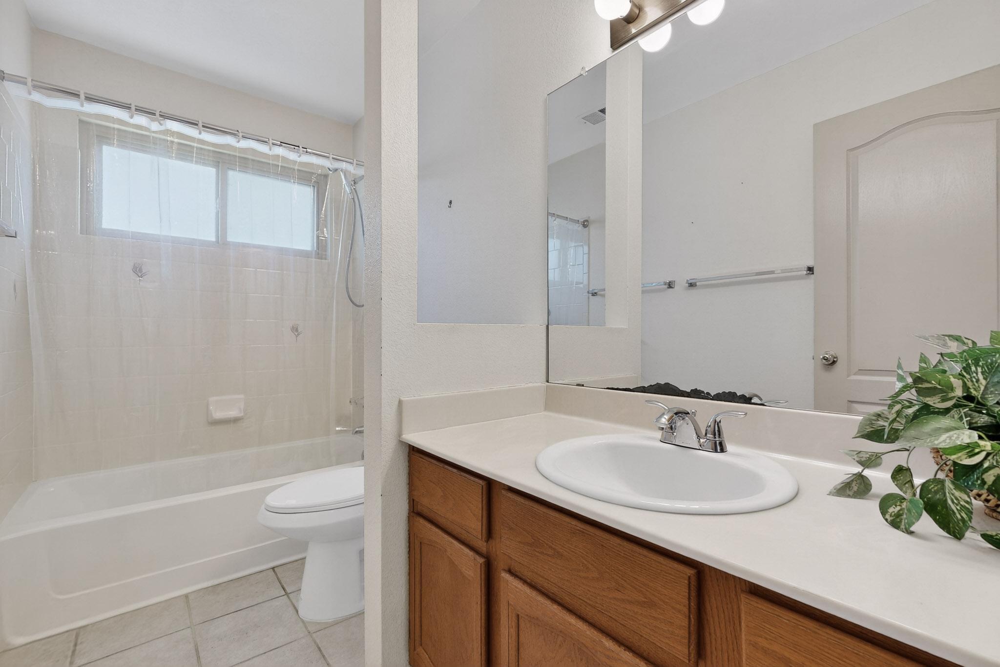 6286 ROADRUNNER Loop NE