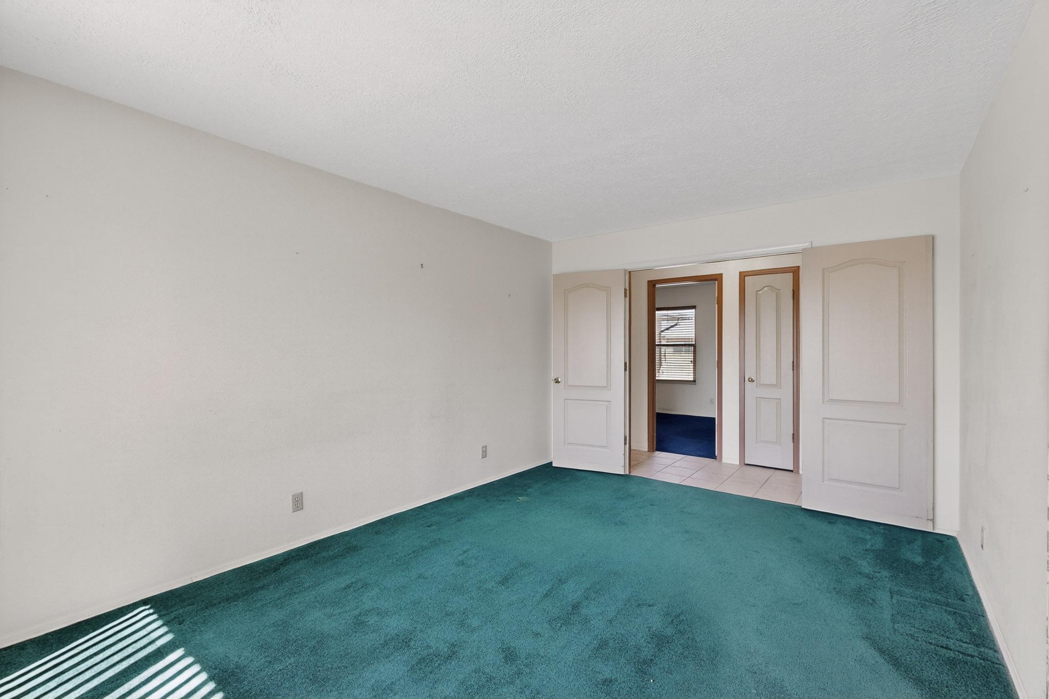 6286 ROADRUNNER Loop NE