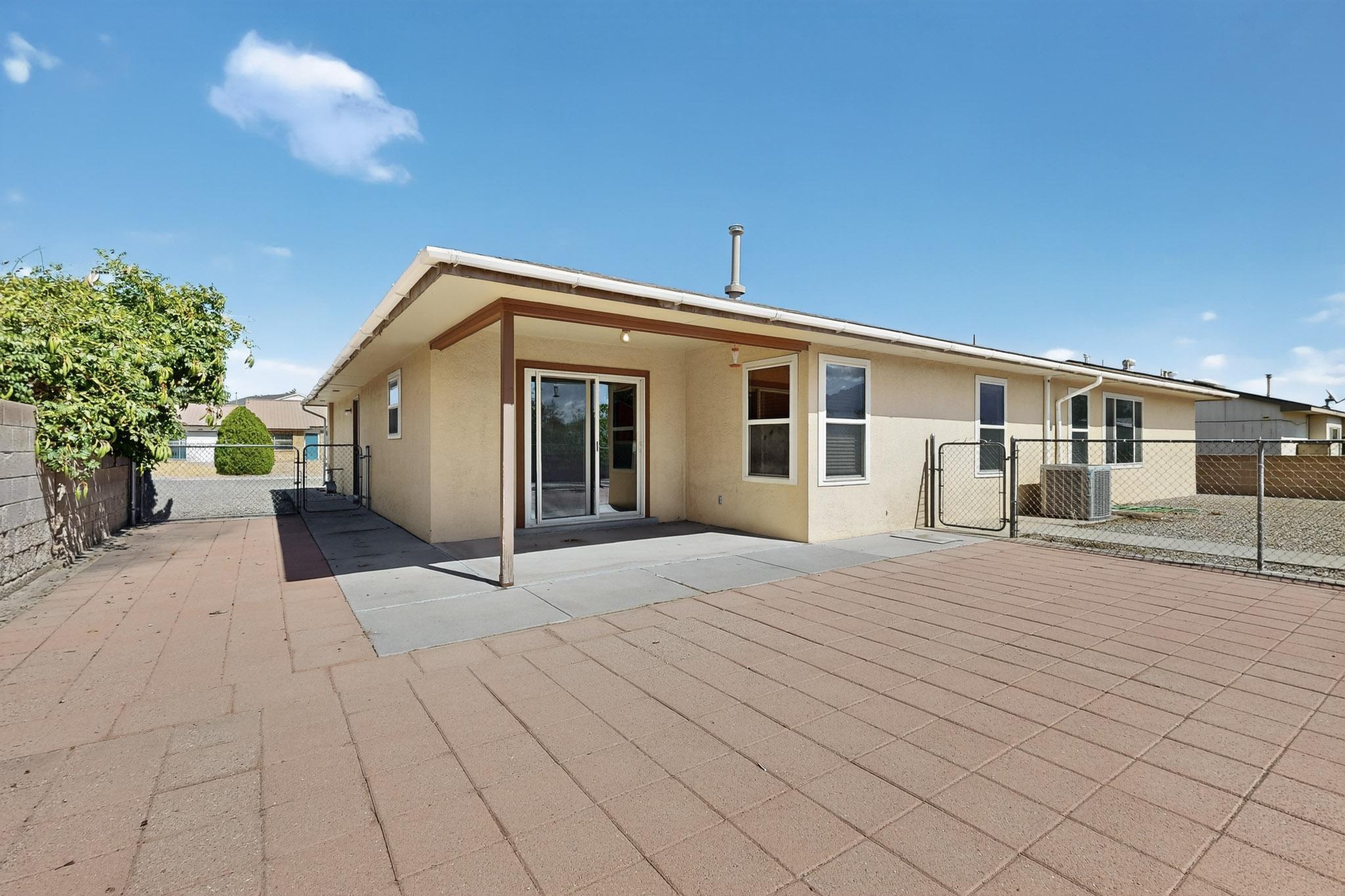 6286 ROADRUNNER Loop NE