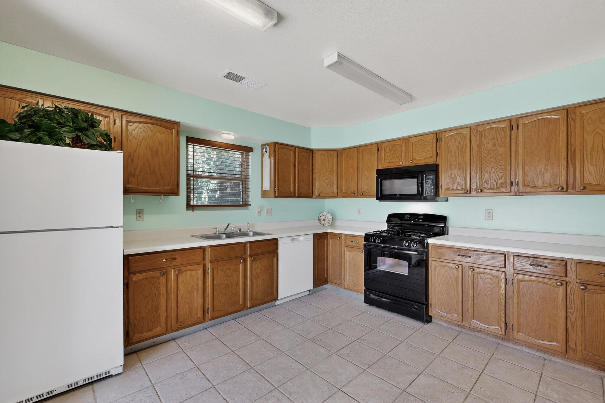 6286 ROADRUNNER Loop NE