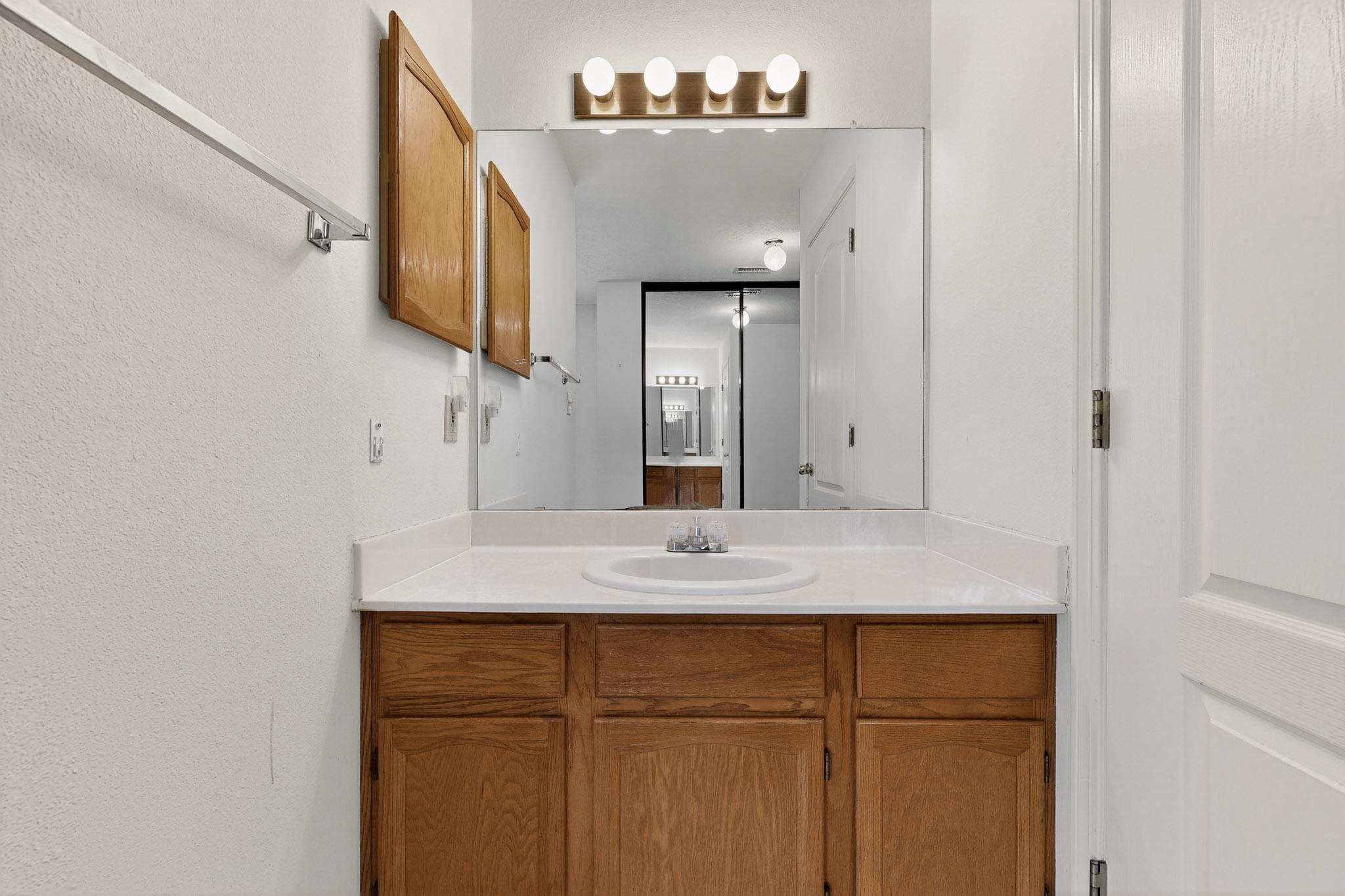 6286 ROADRUNNER Loop NE