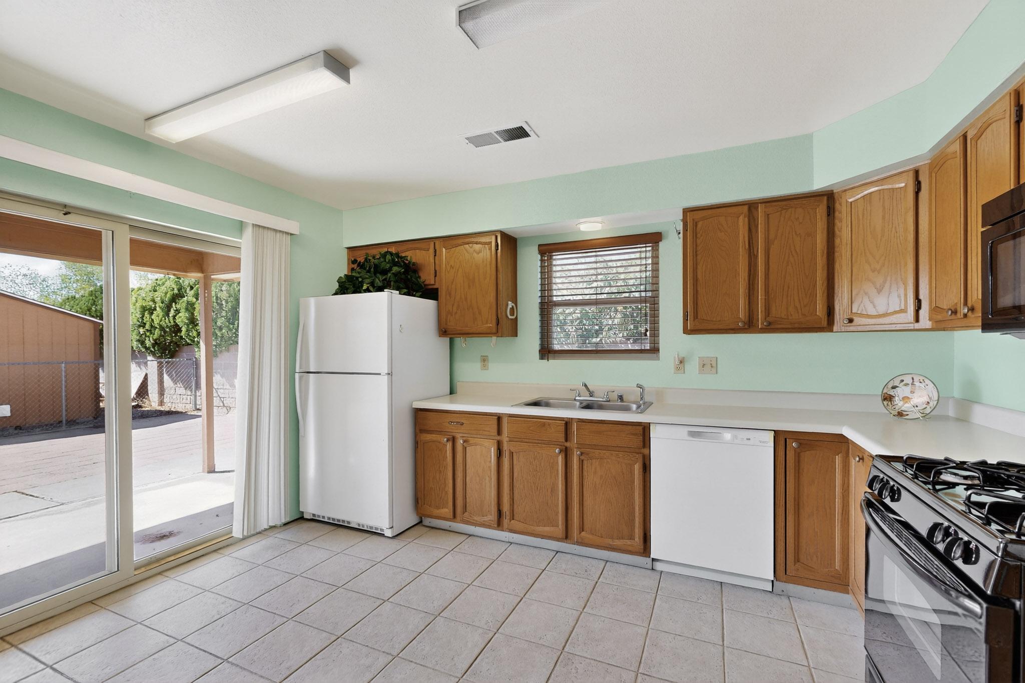 6286 ROADRUNNER Loop NE