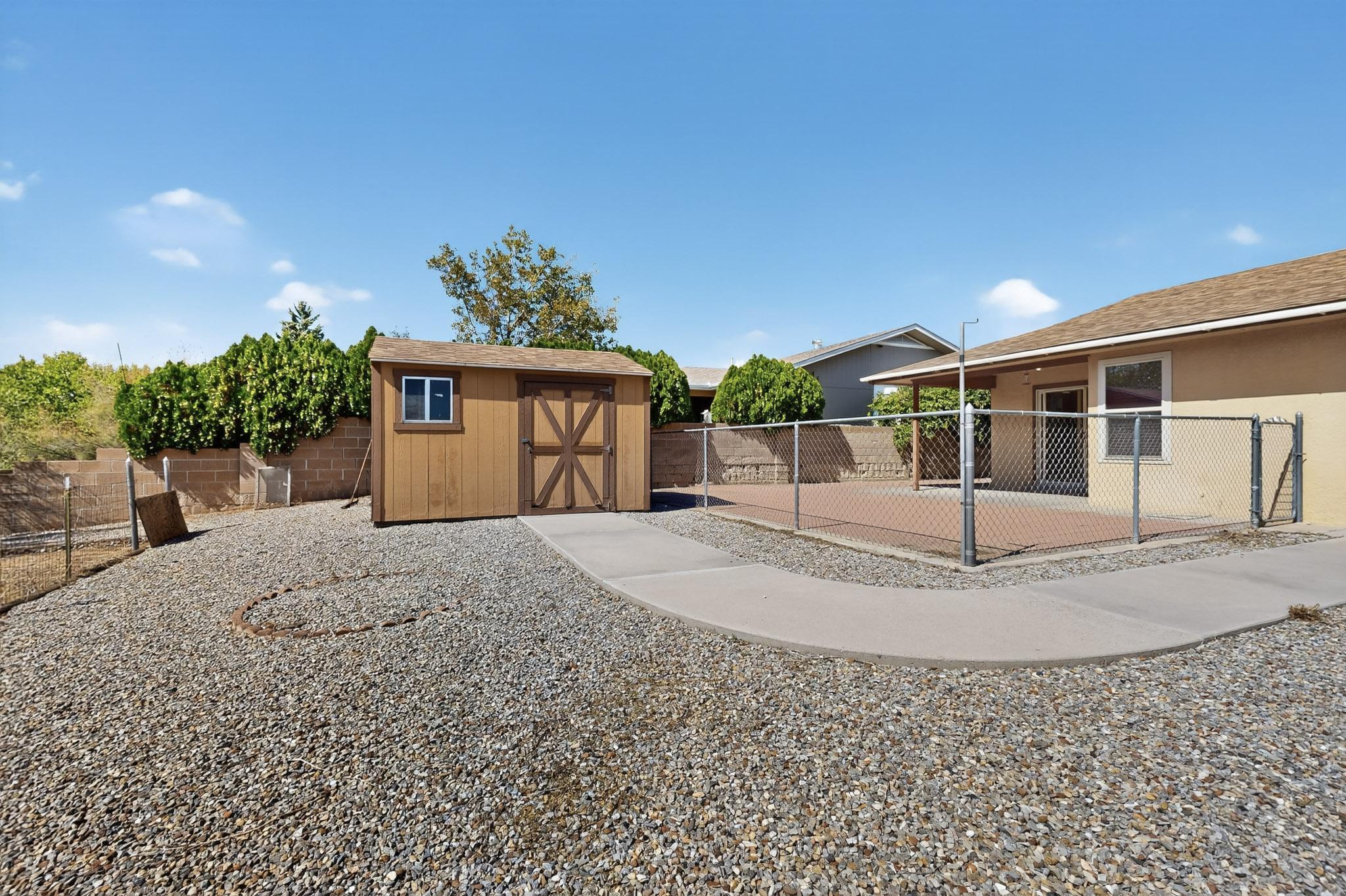 6286 ROADRUNNER Loop NE