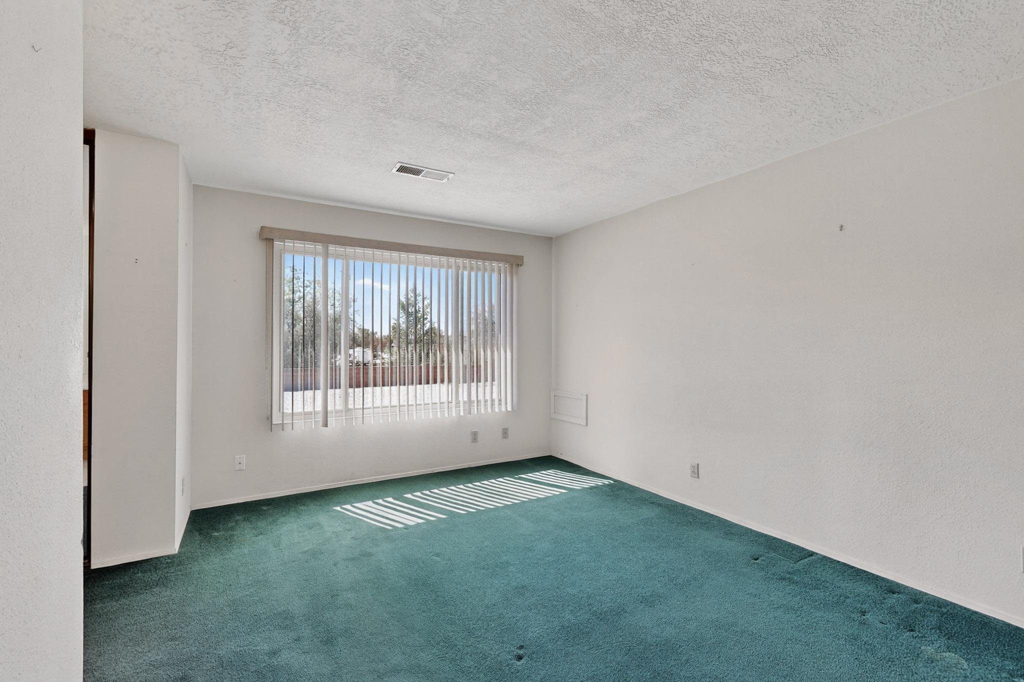 6286 ROADRUNNER Loop NE