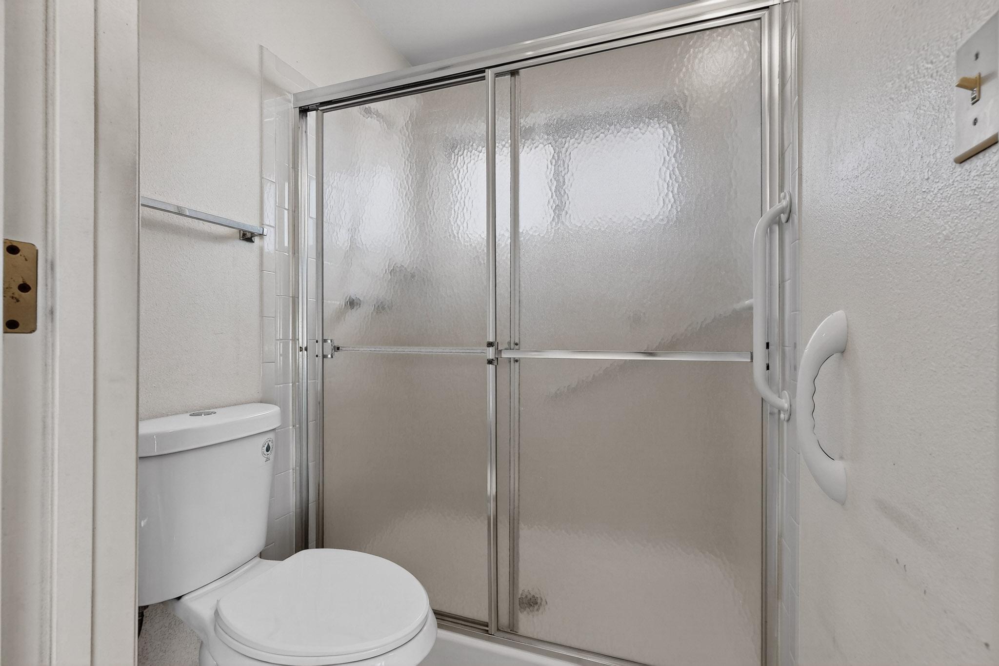 6286 ROADRUNNER Loop NE