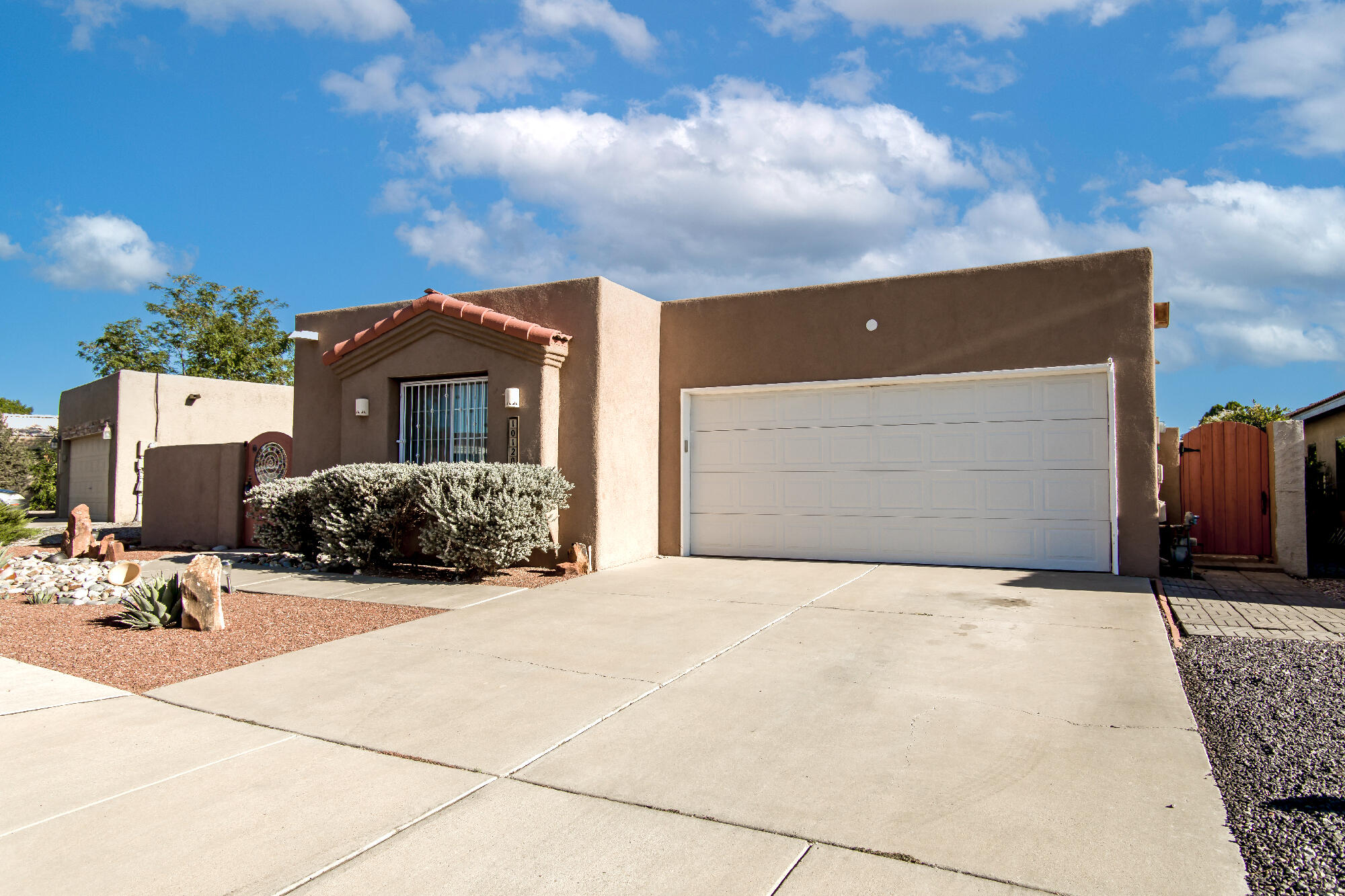 10120 ARROYO CREST Drive NW