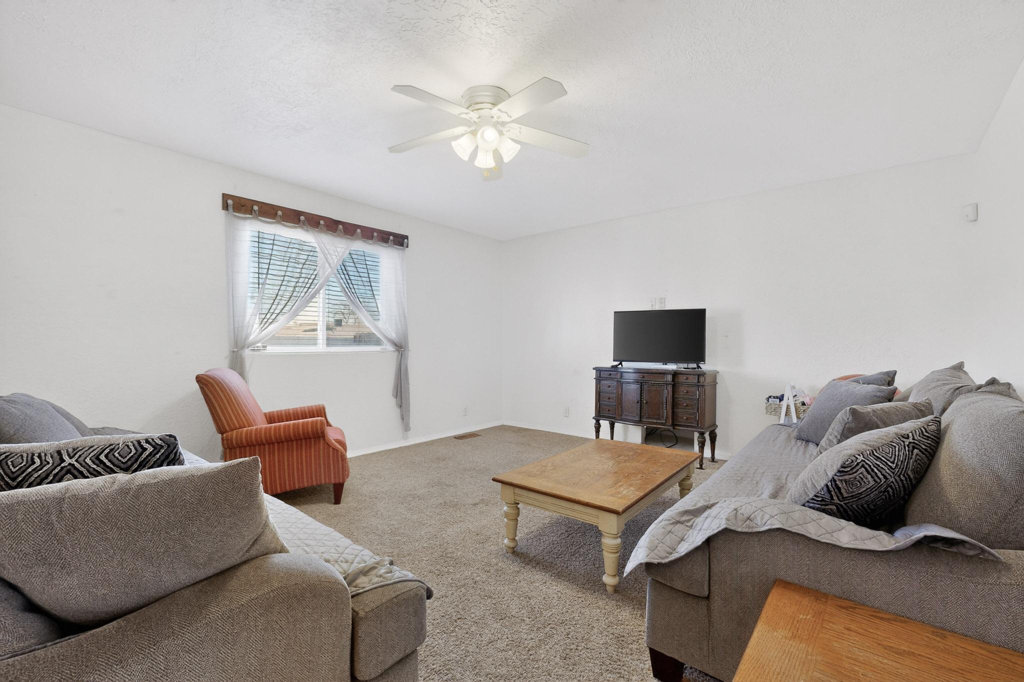 216 Spring Drive SE